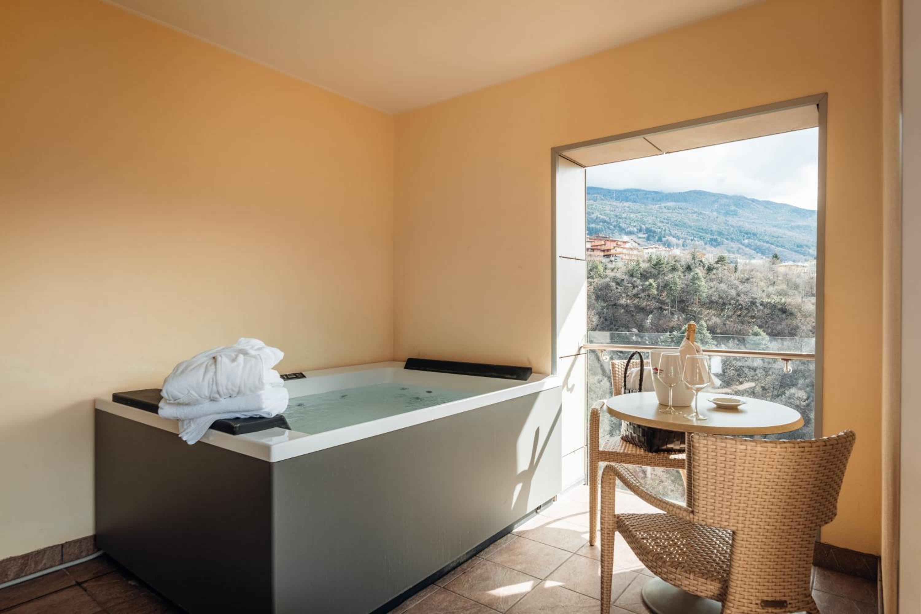 Junior Suite with Spa Bath - Photo 1