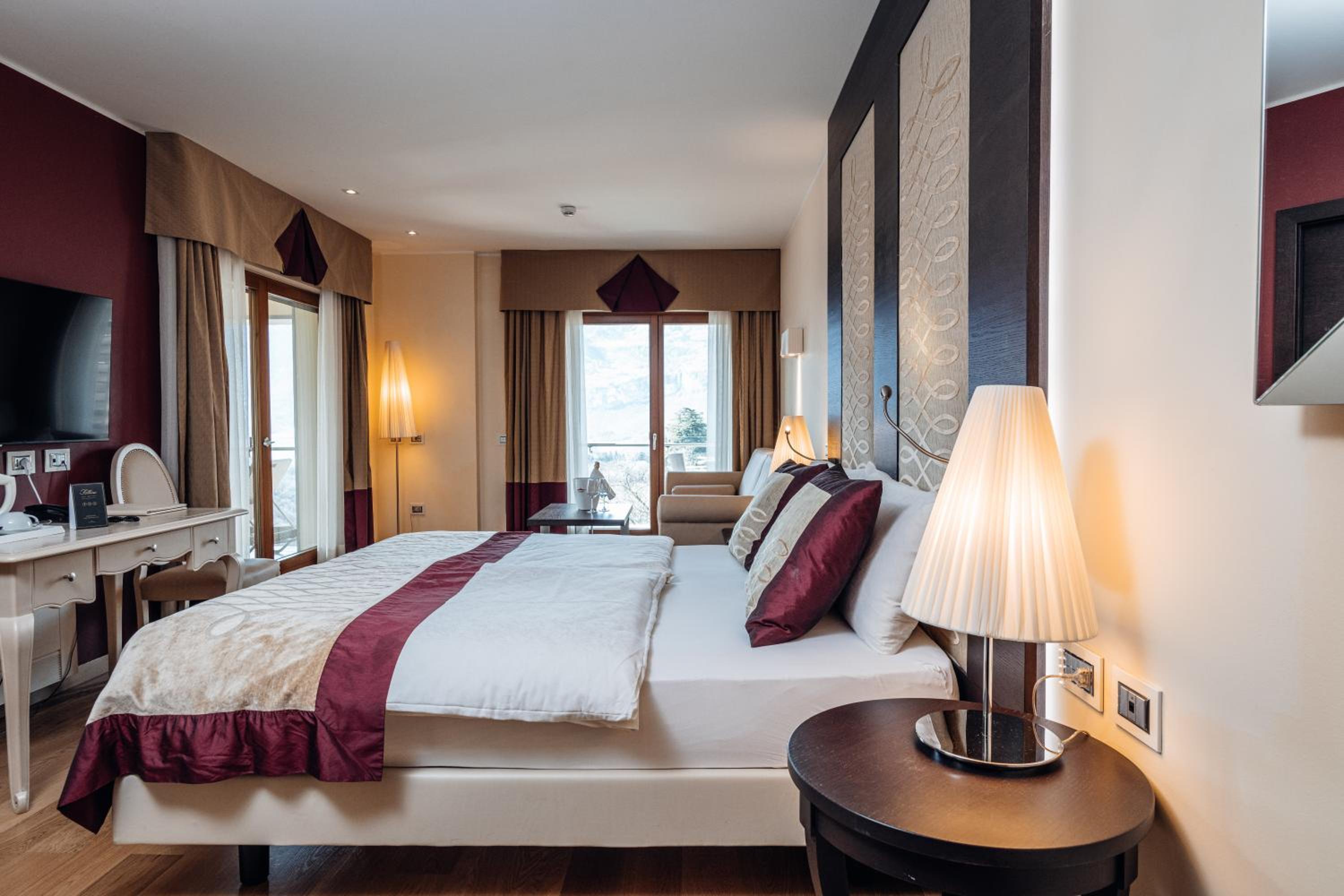 Junior Suite with Spa Bath - Photo 14