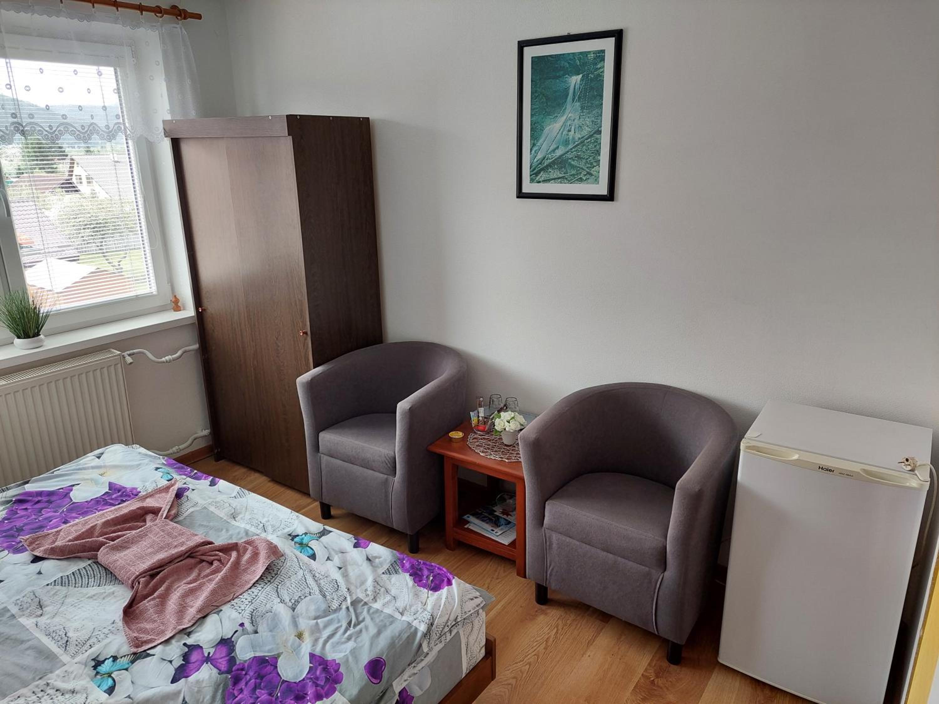Double or Twin Room with Shower - Photo 5