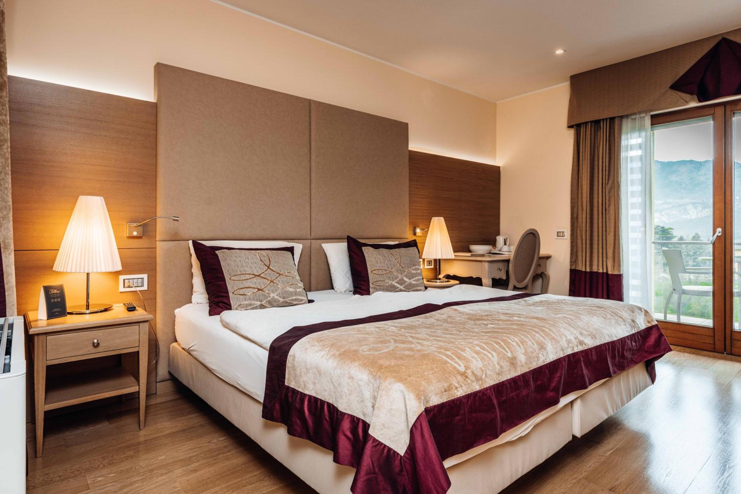 Double Room with Balcony - Photo 2