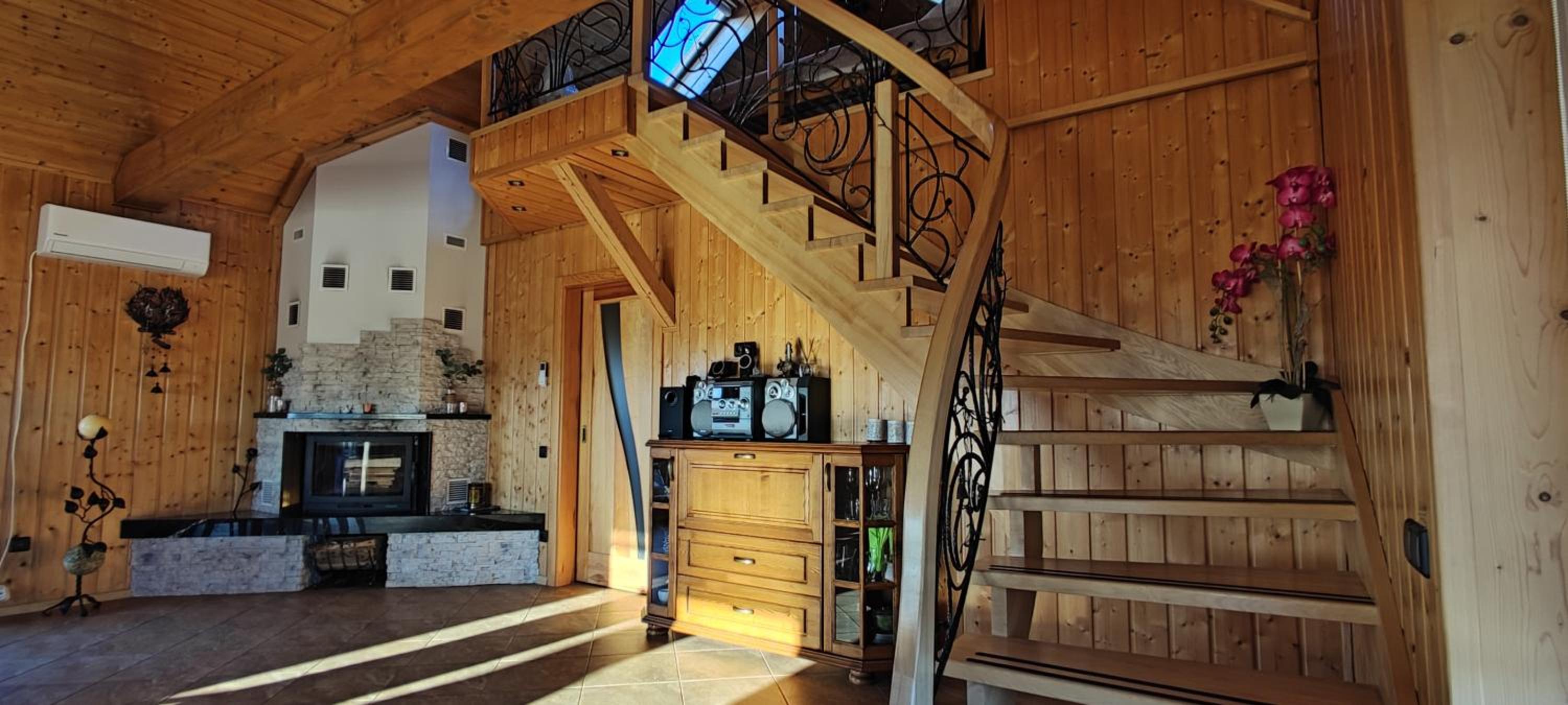 Apartment - Split Level - Photo 11