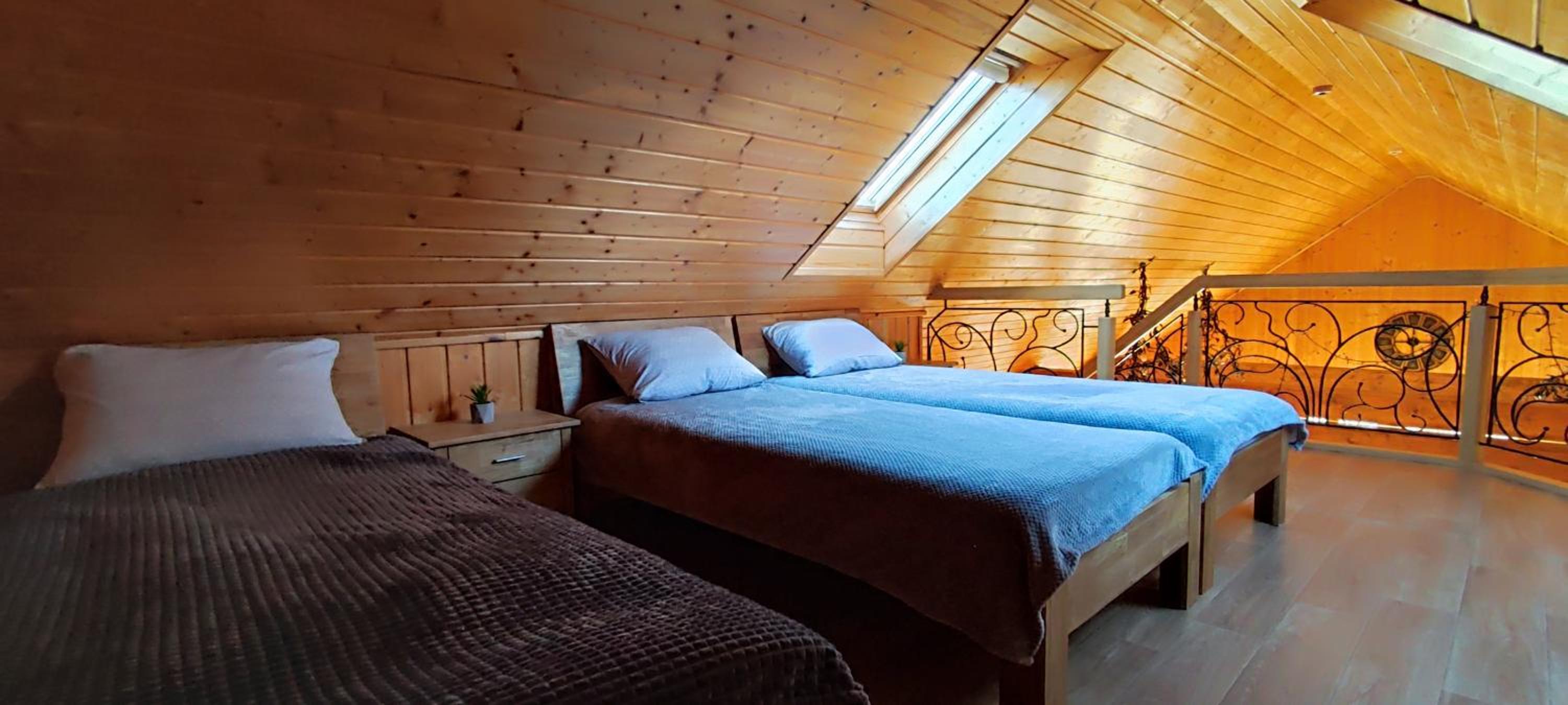 Apartment - Split Level - Photo 1