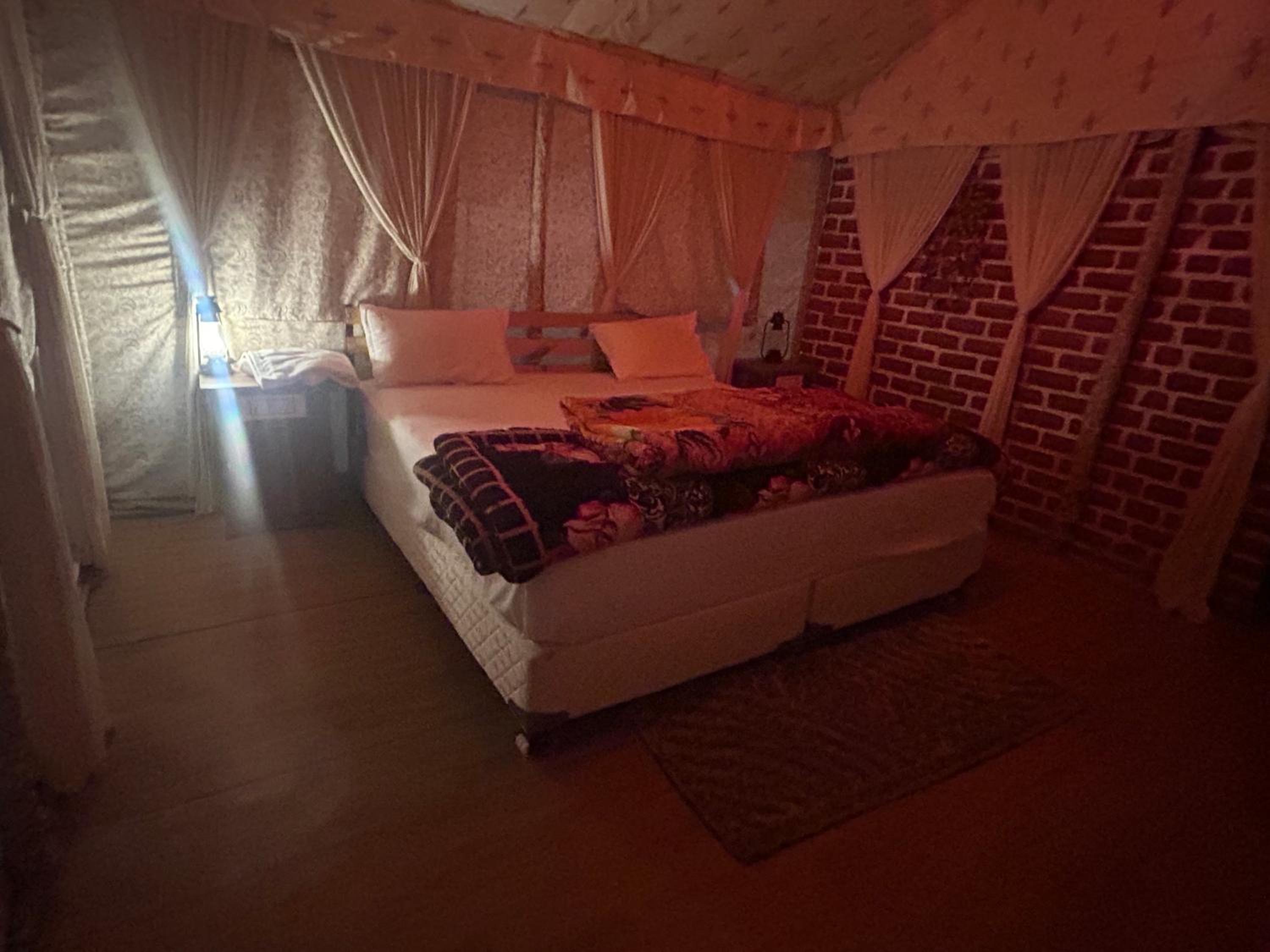 Deluxe King Room photo 3