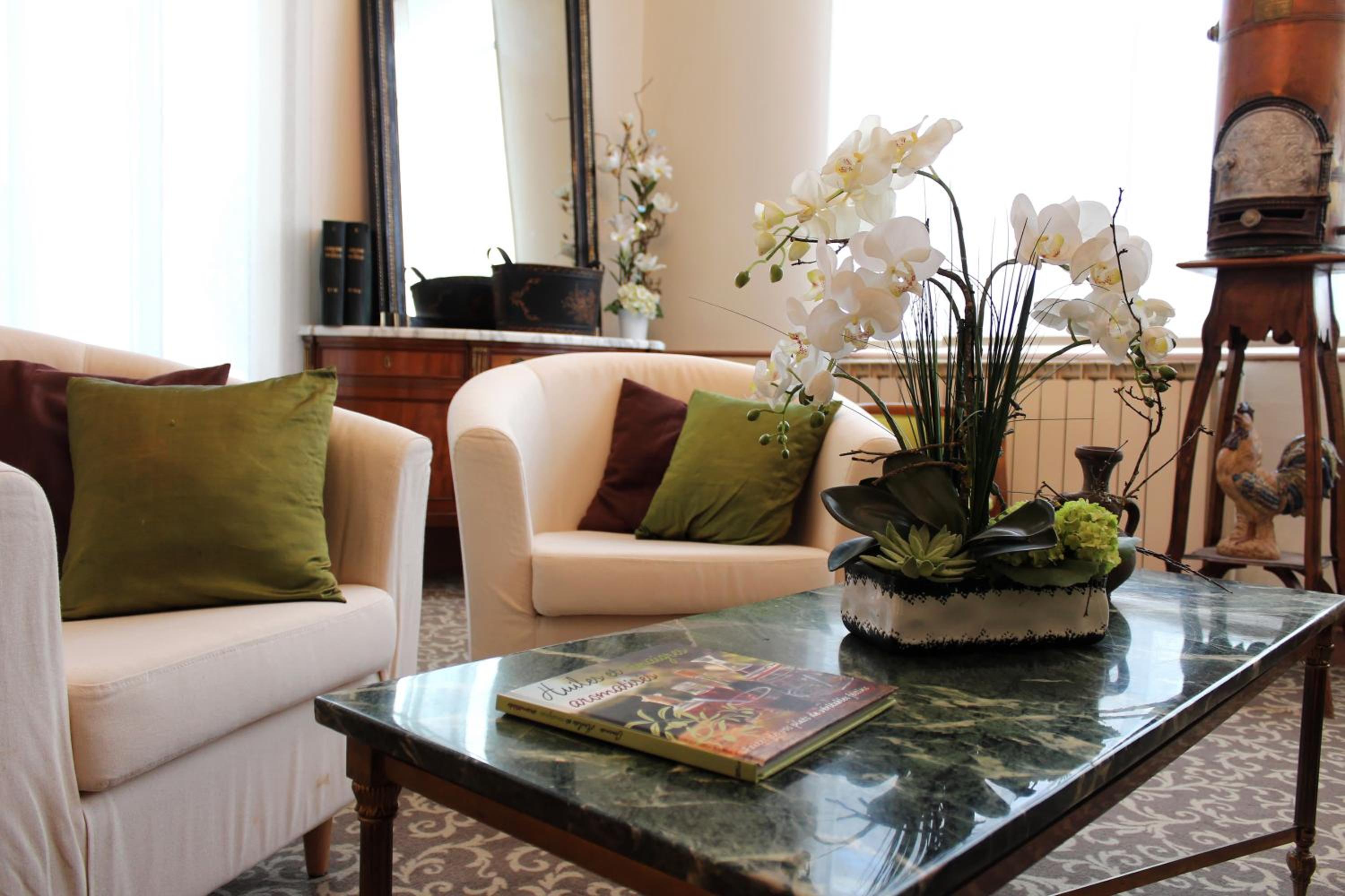 Family Room - Photo 2