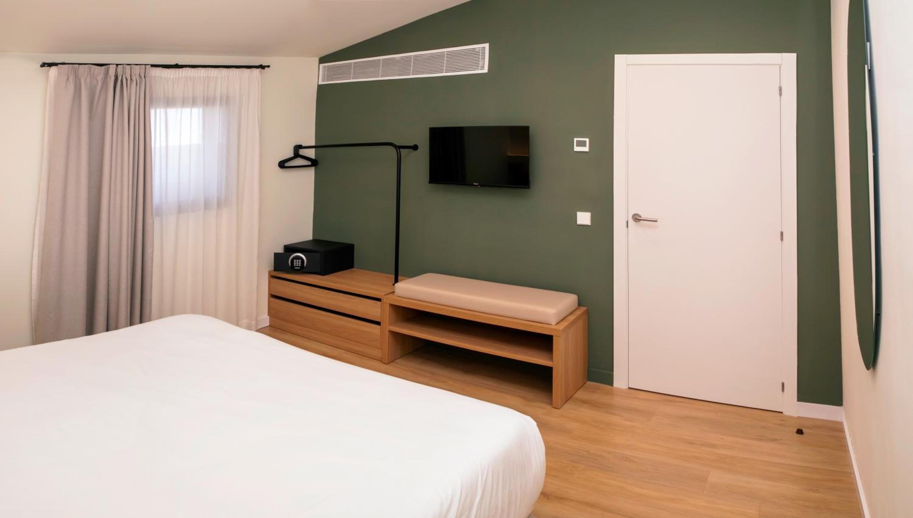 Twin Room with Terrace - Photo 4