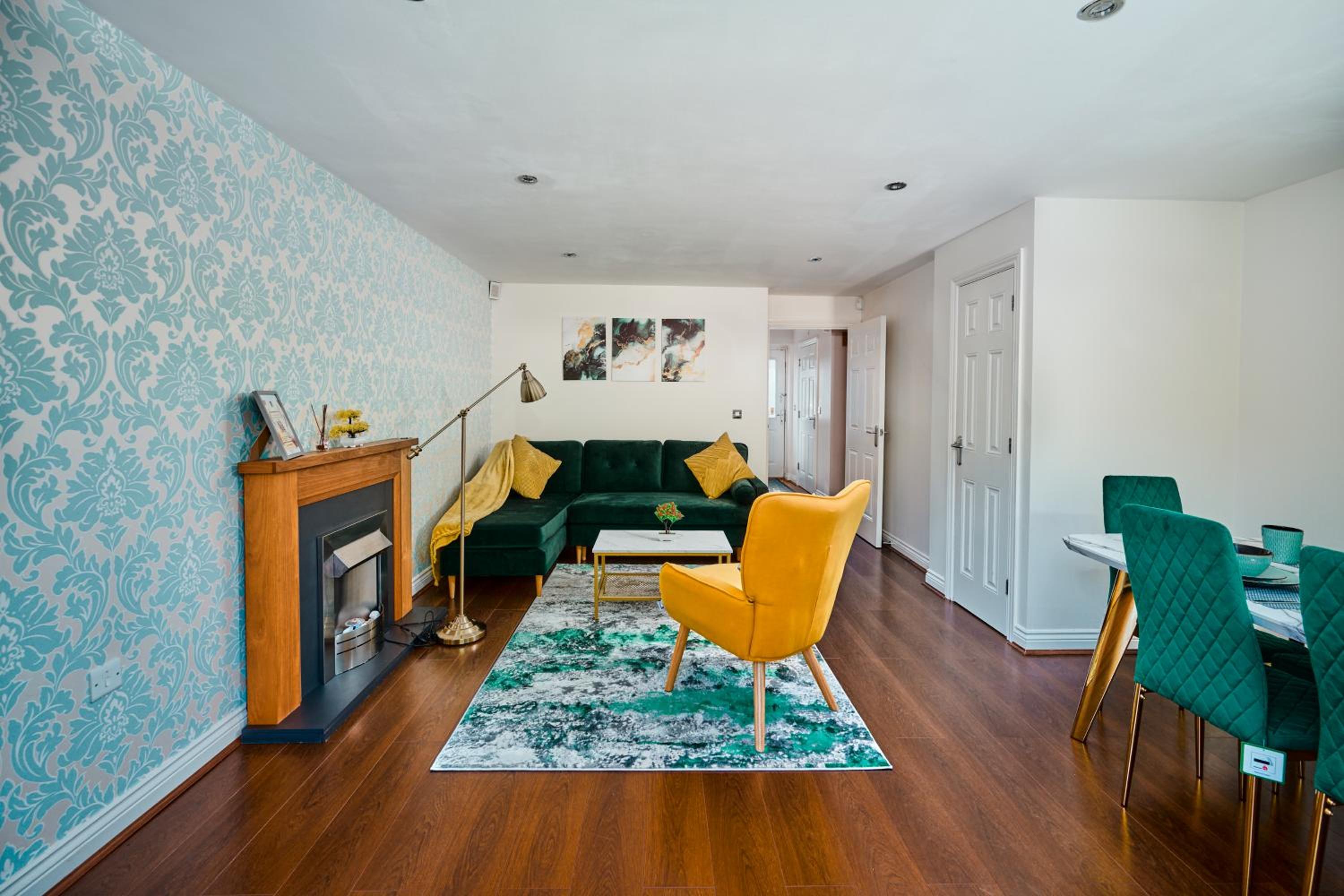 Three-Bedroom Apartment photo 1