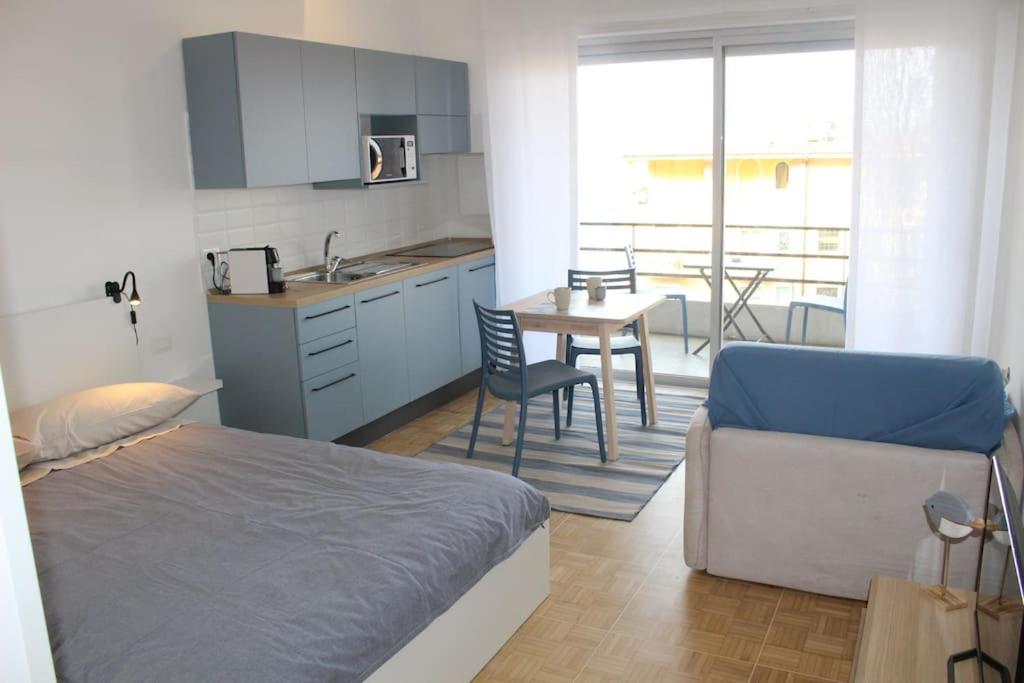 One-Bedroom Apartment photo 1