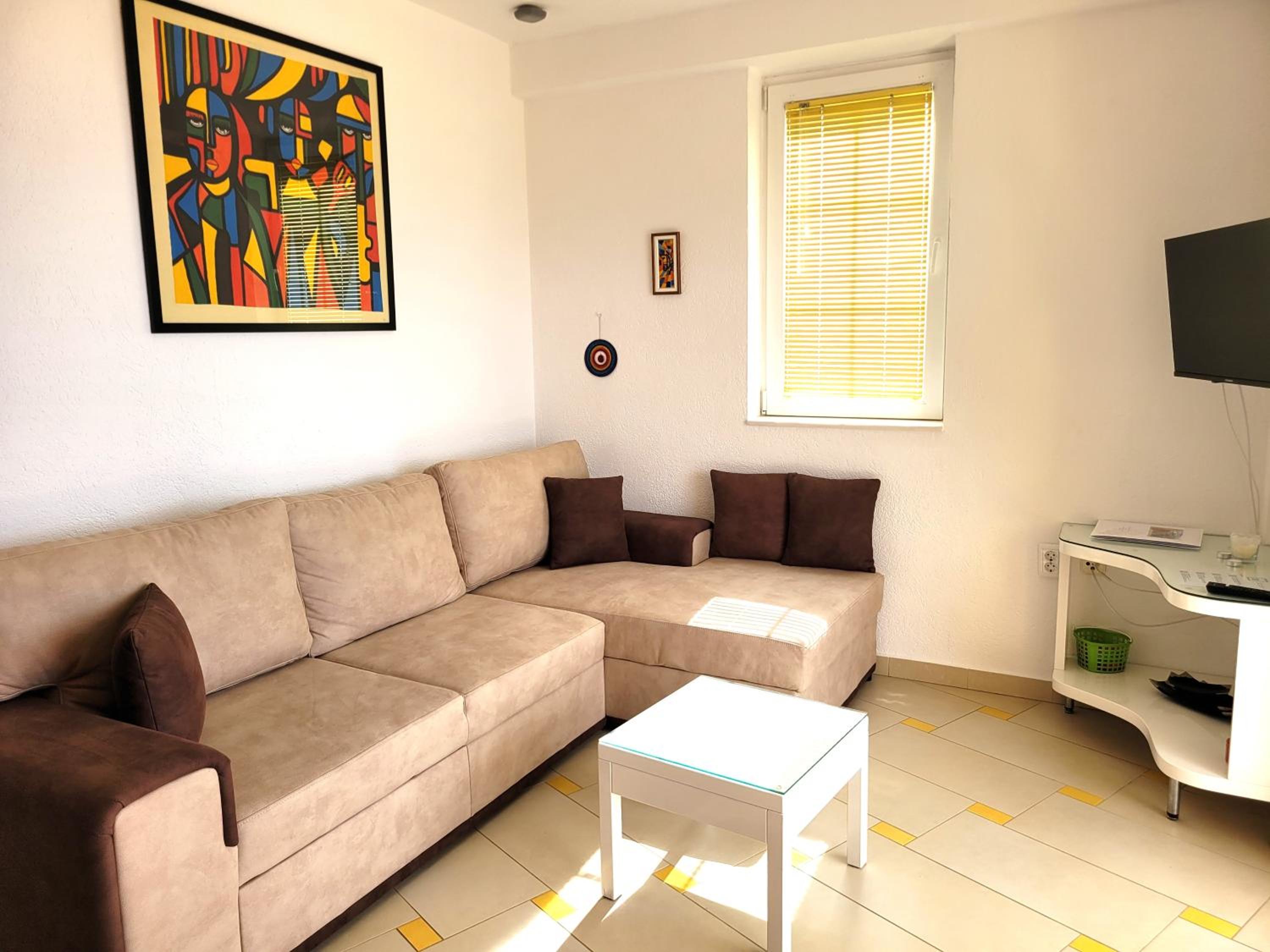 Deluxe Two-Bedroom Apartment with Lake View photo 1