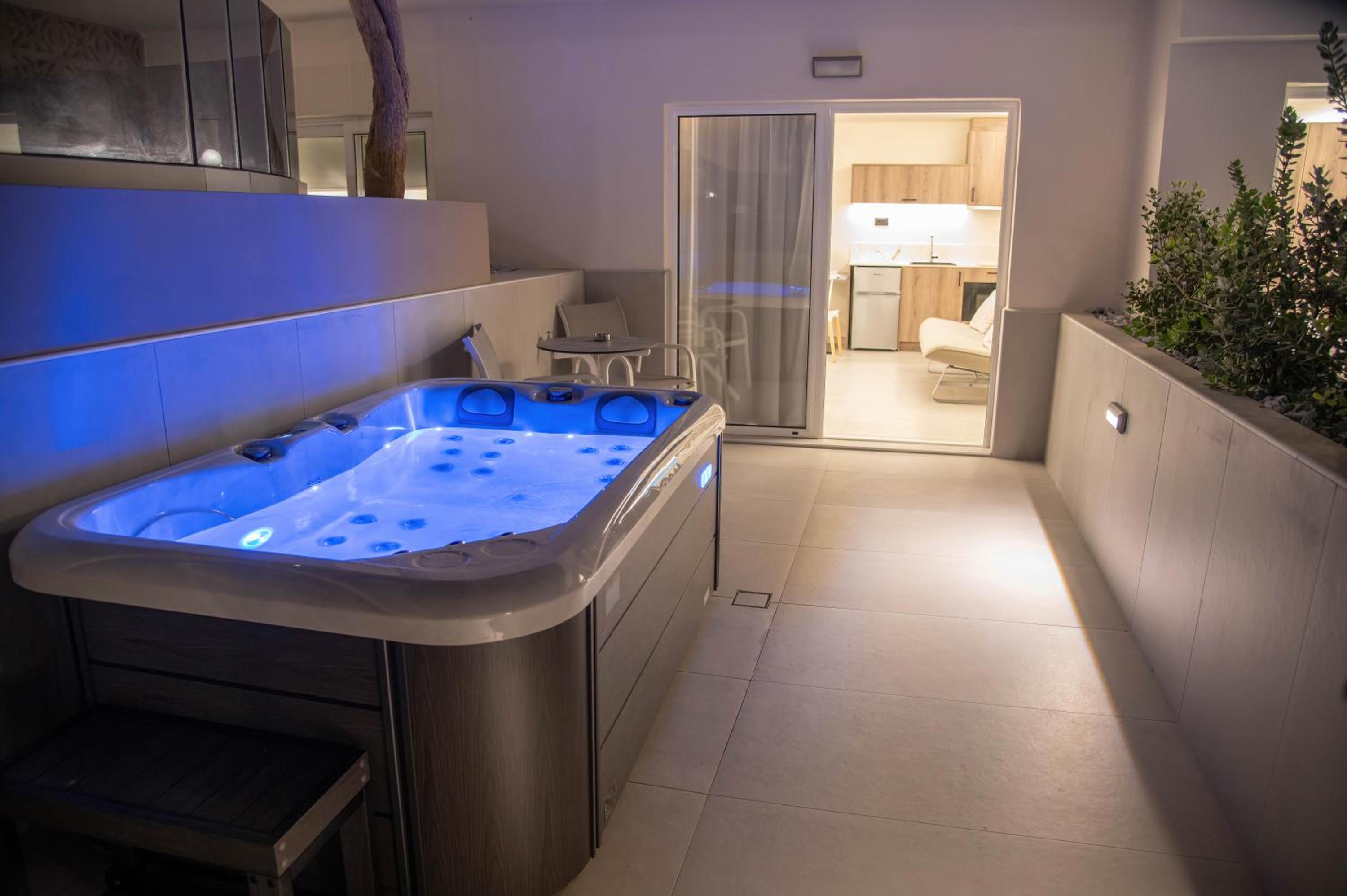 King Suite with Spa Bath photo 3