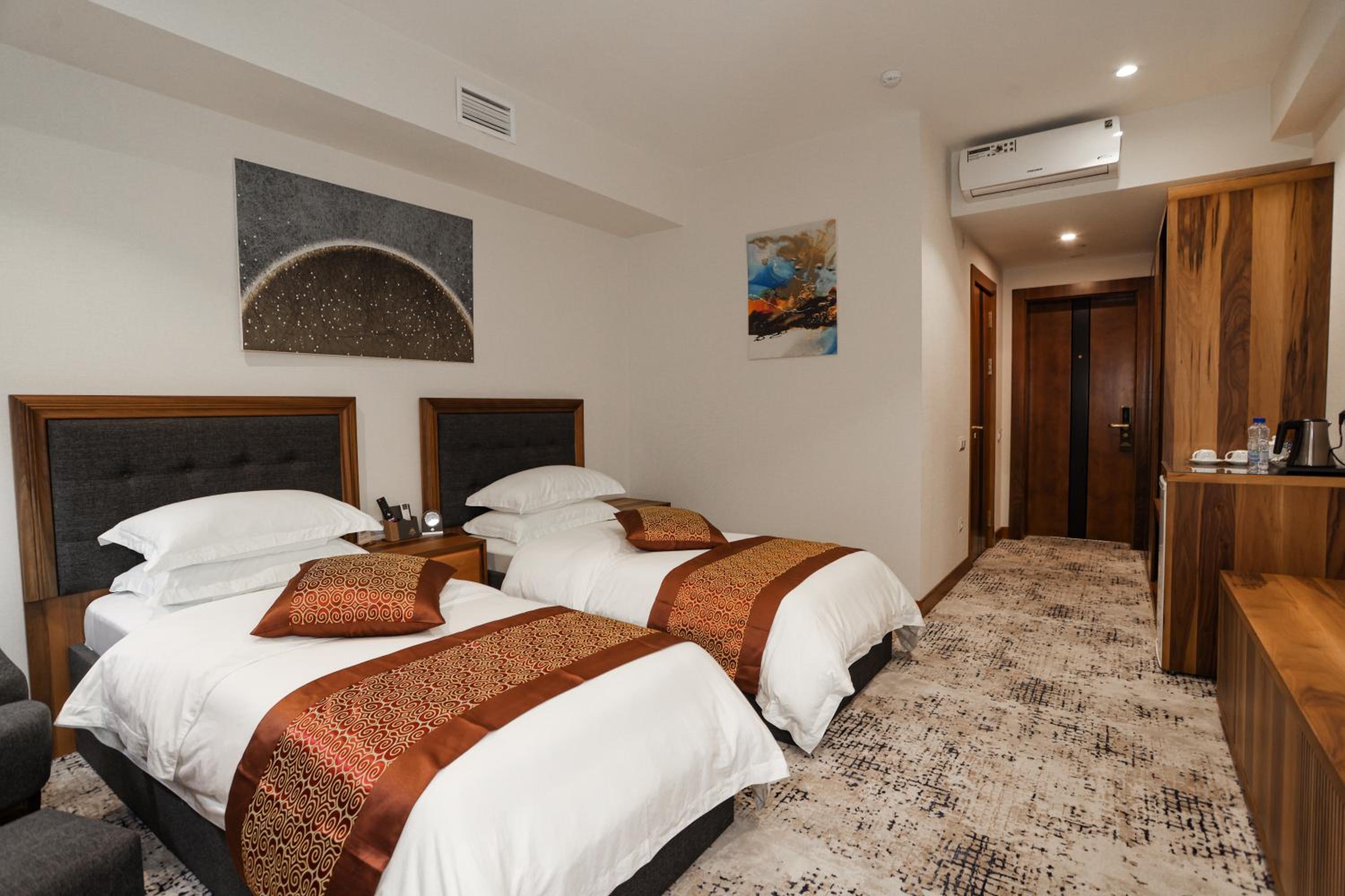 Twin Room With City View
