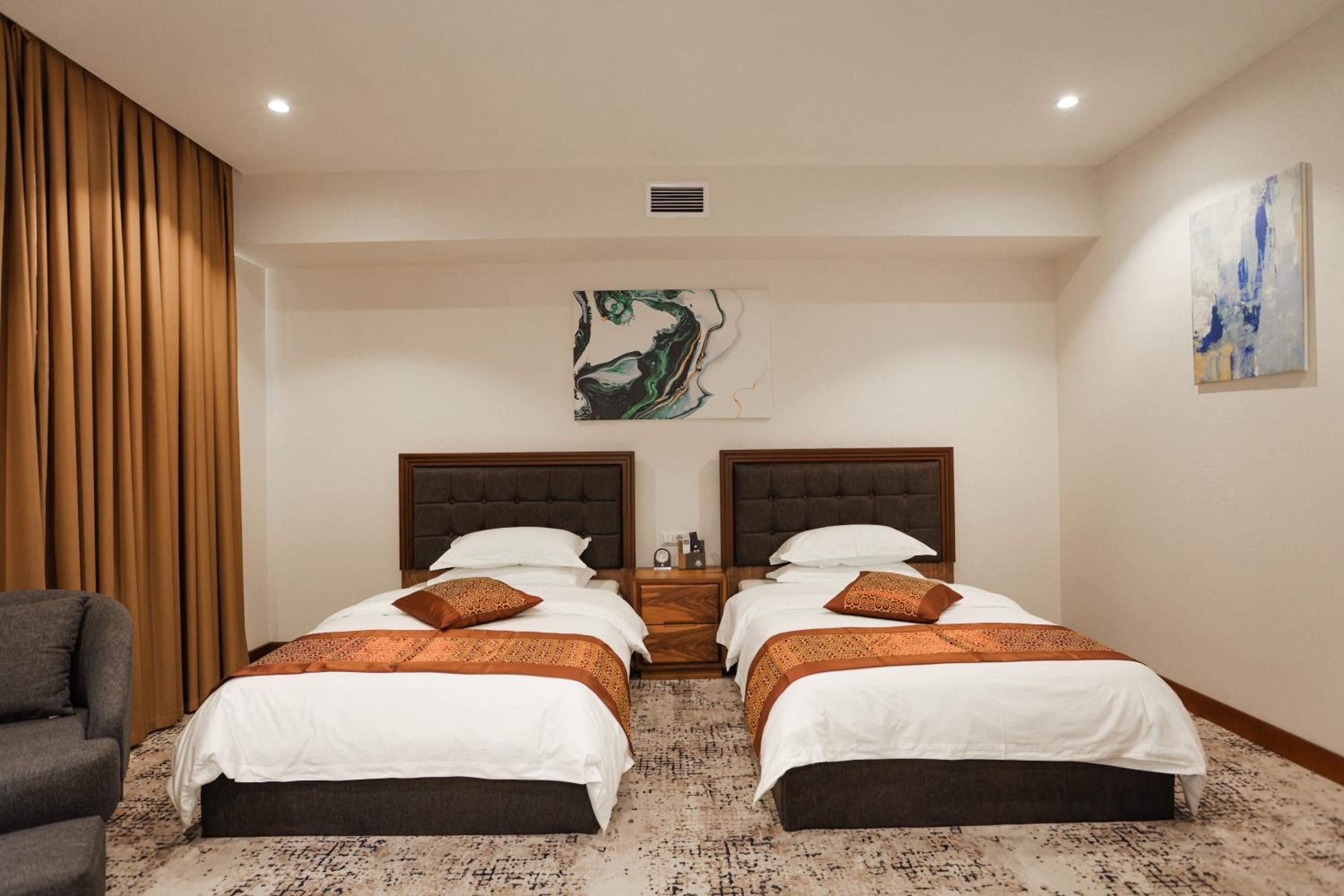 Twin Room With City View photo 2