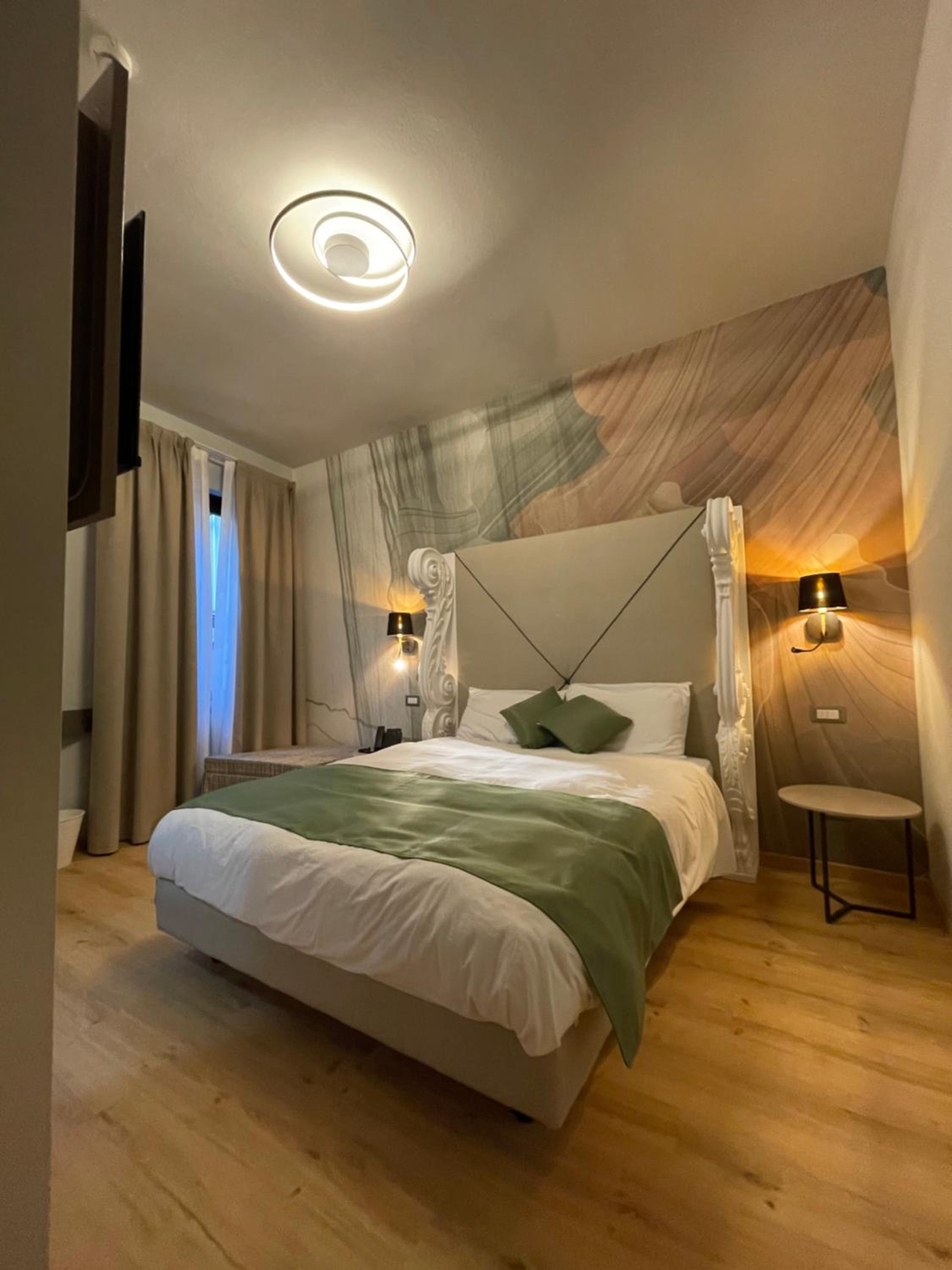 Deluxe Room (2 Adults + 1 Child) photo 1