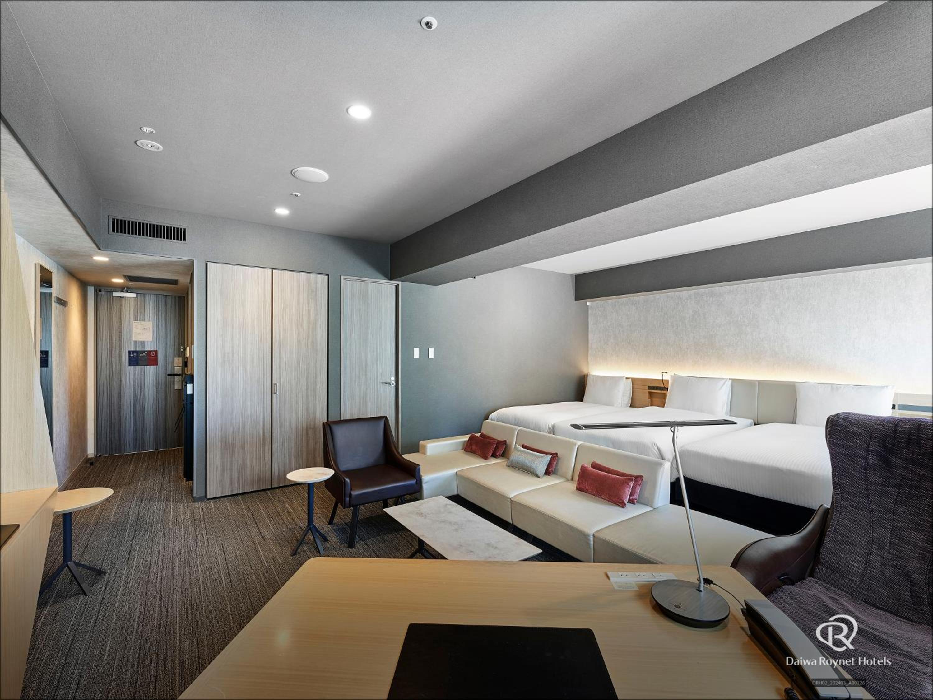 Junior Suite - Non-Smoking (Simmons Bed)