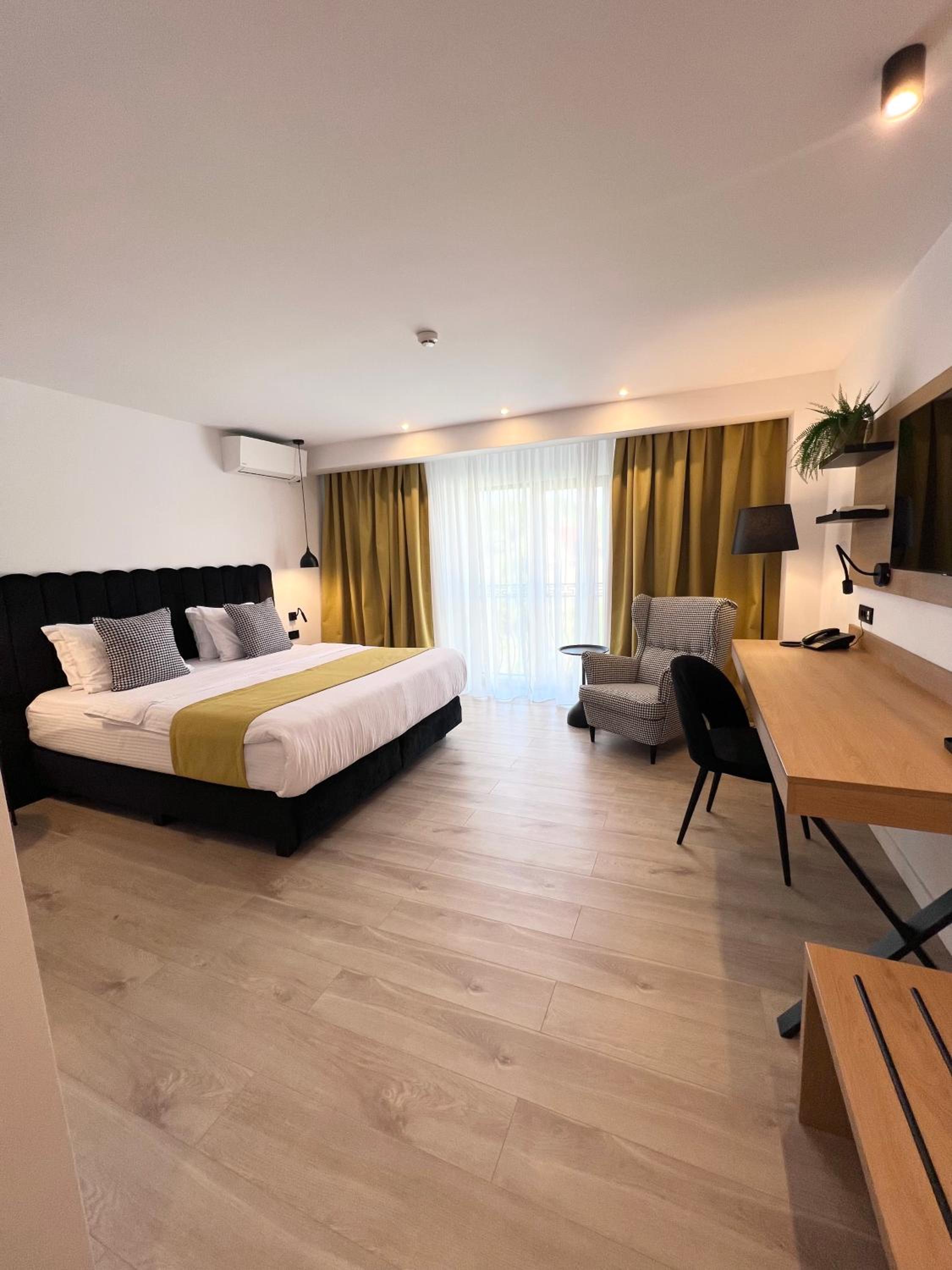 Standard Double or Twin Room - Photo 3