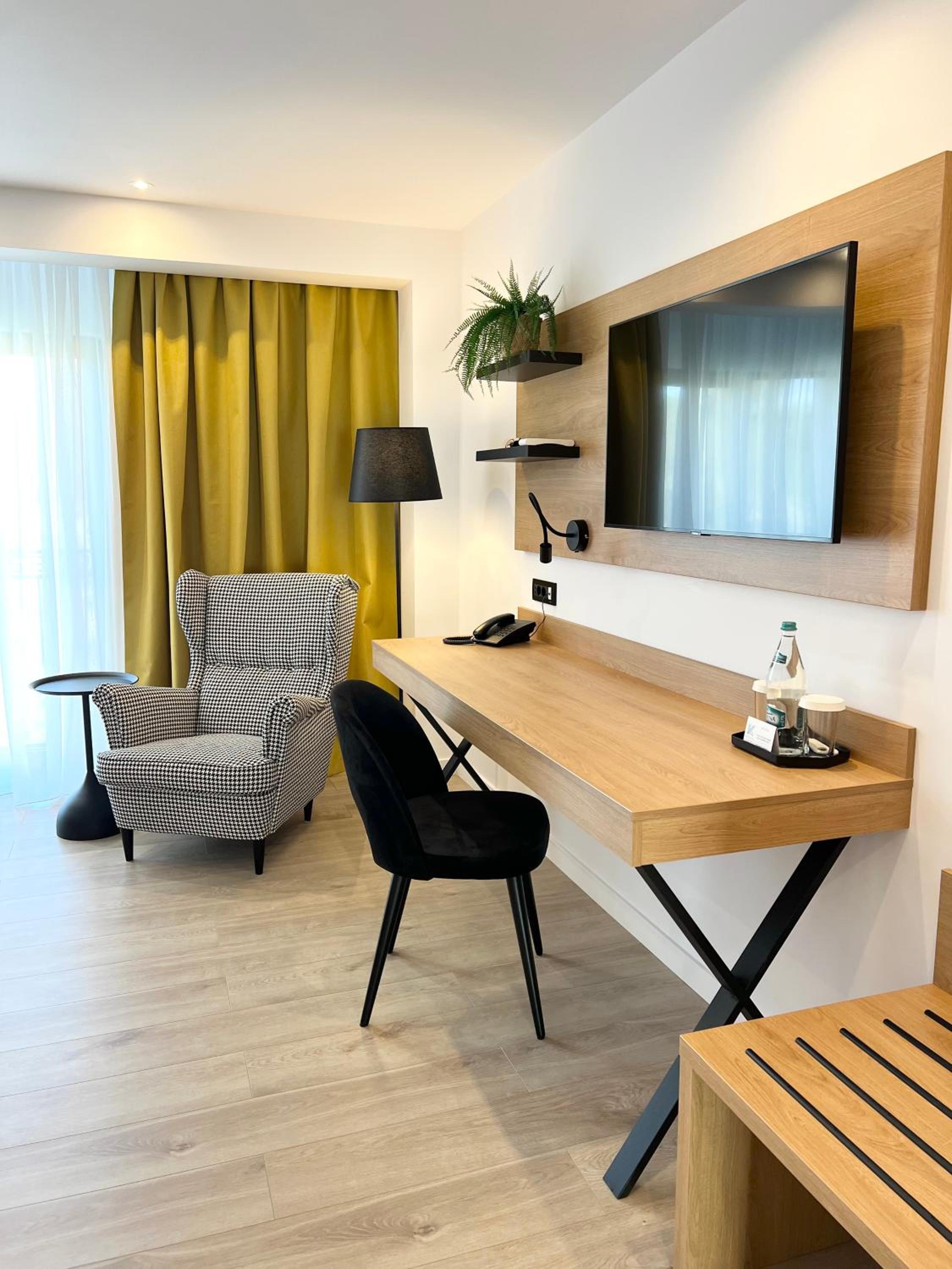 Standard Double or Twin Room - Photo 2