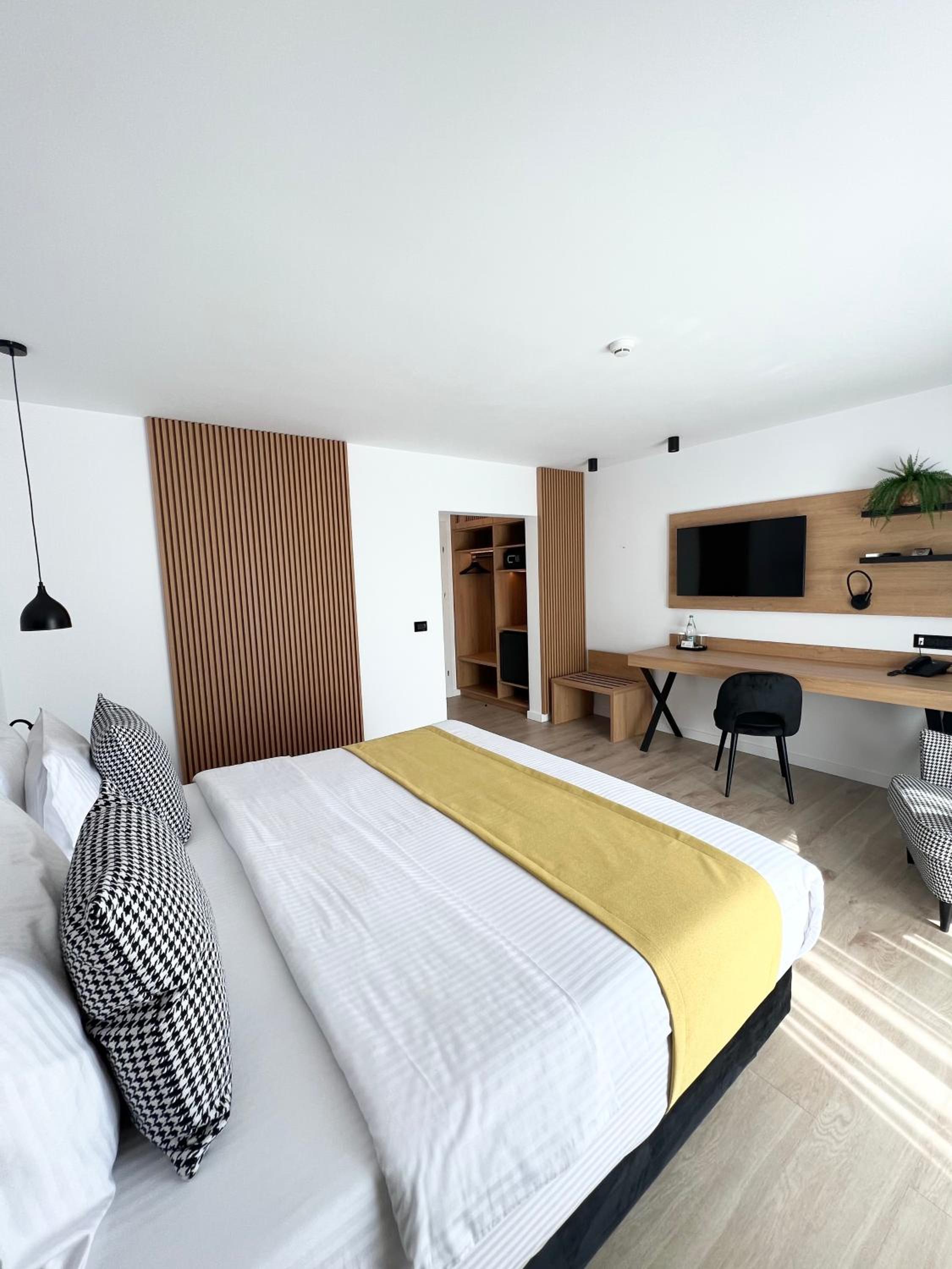 Standard Double or Twin Room - Photo 4