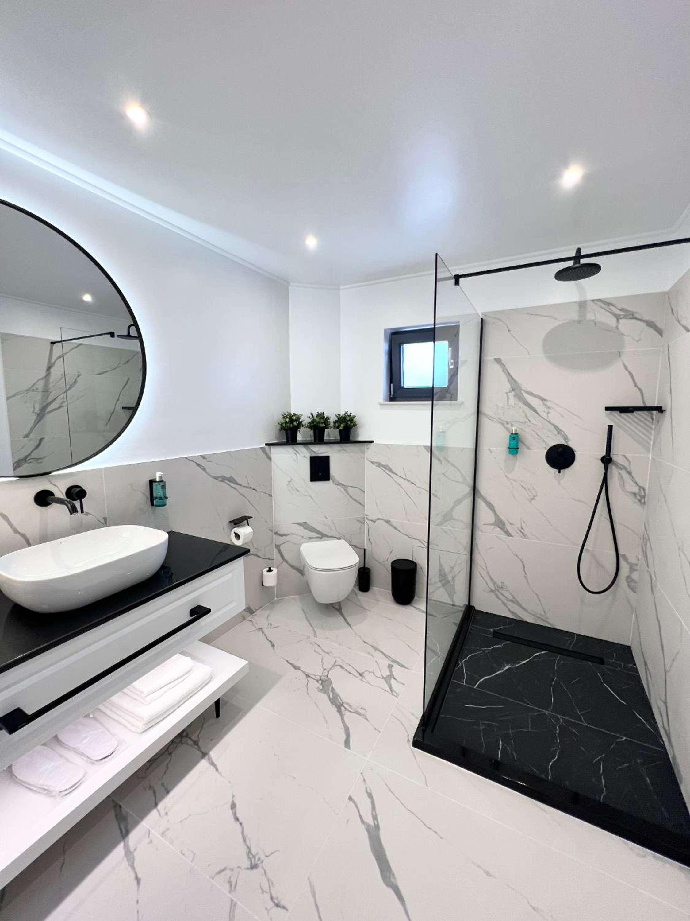 Standard Double or Twin Room - Photo 11