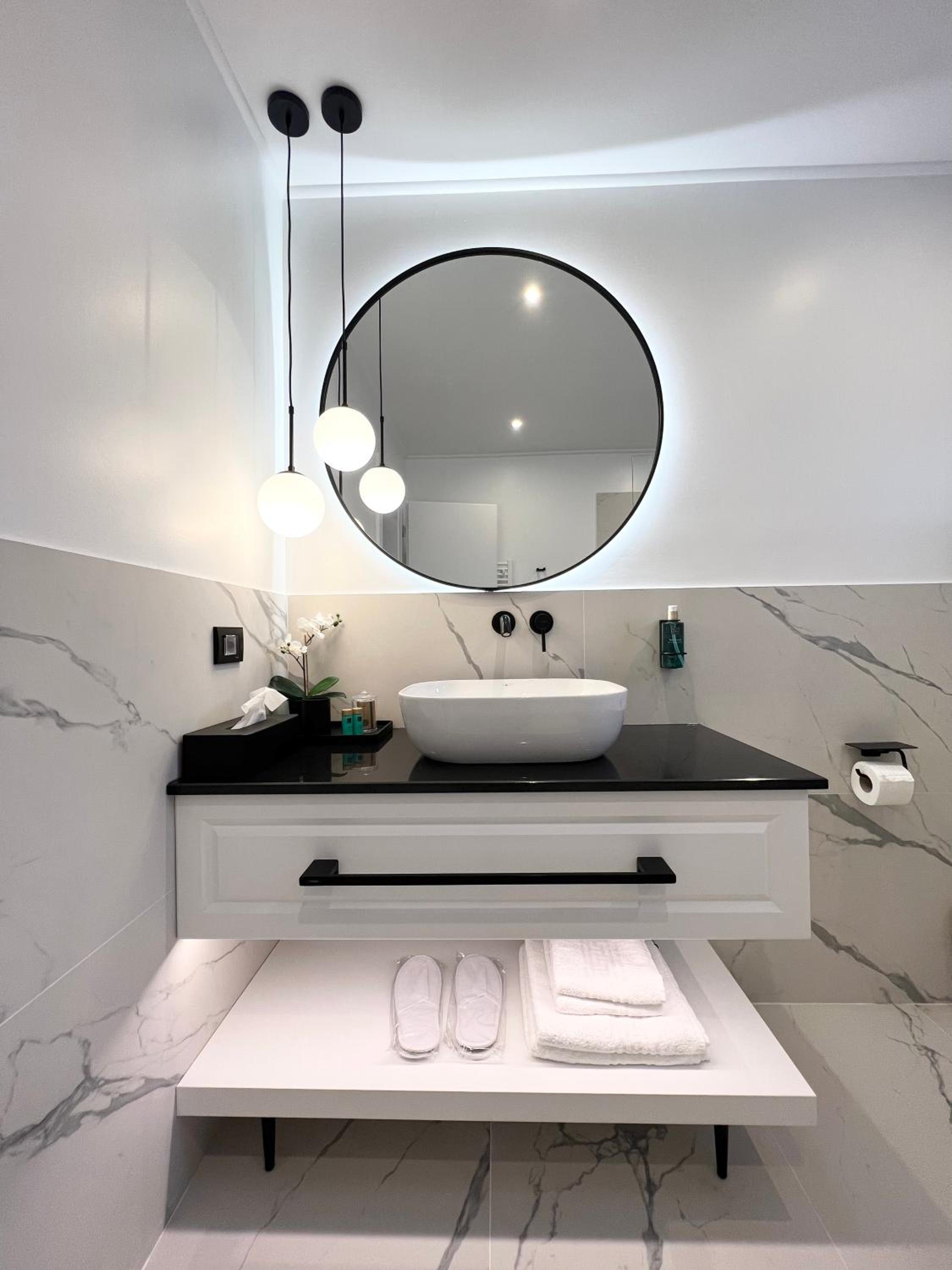 Standard Double or Twin Room - Photo 12
