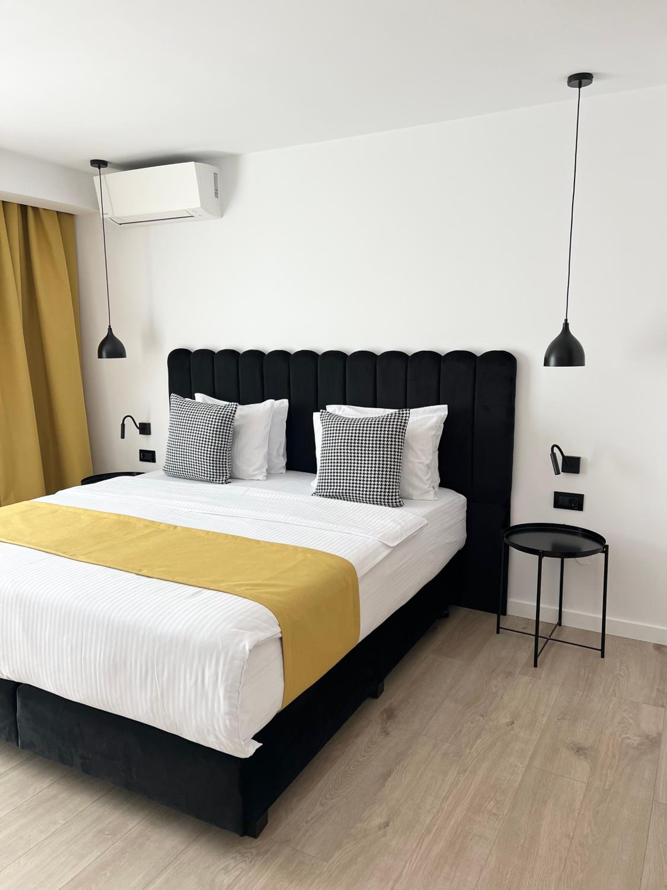 Standard Double or Twin Room - Photo 6