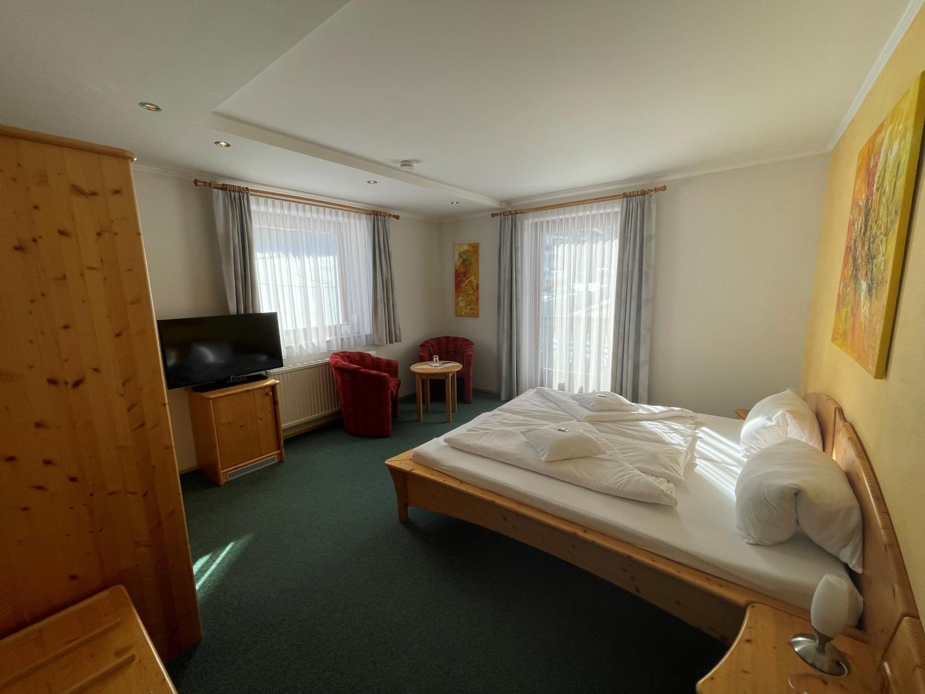 Deluxe Double Room with Balcony photo 1