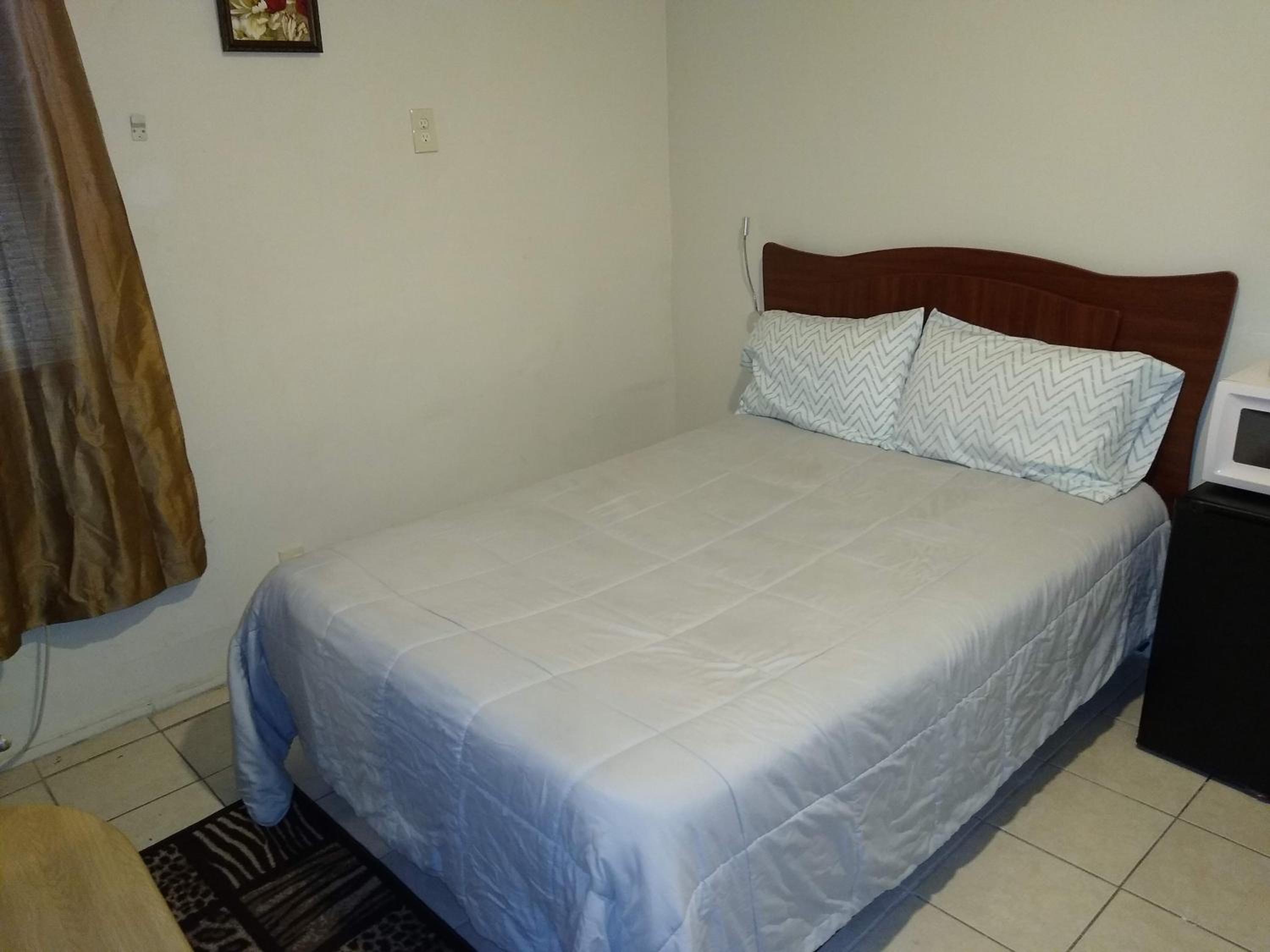Two Bedroom Apartment with Private Bathroom photo 1
