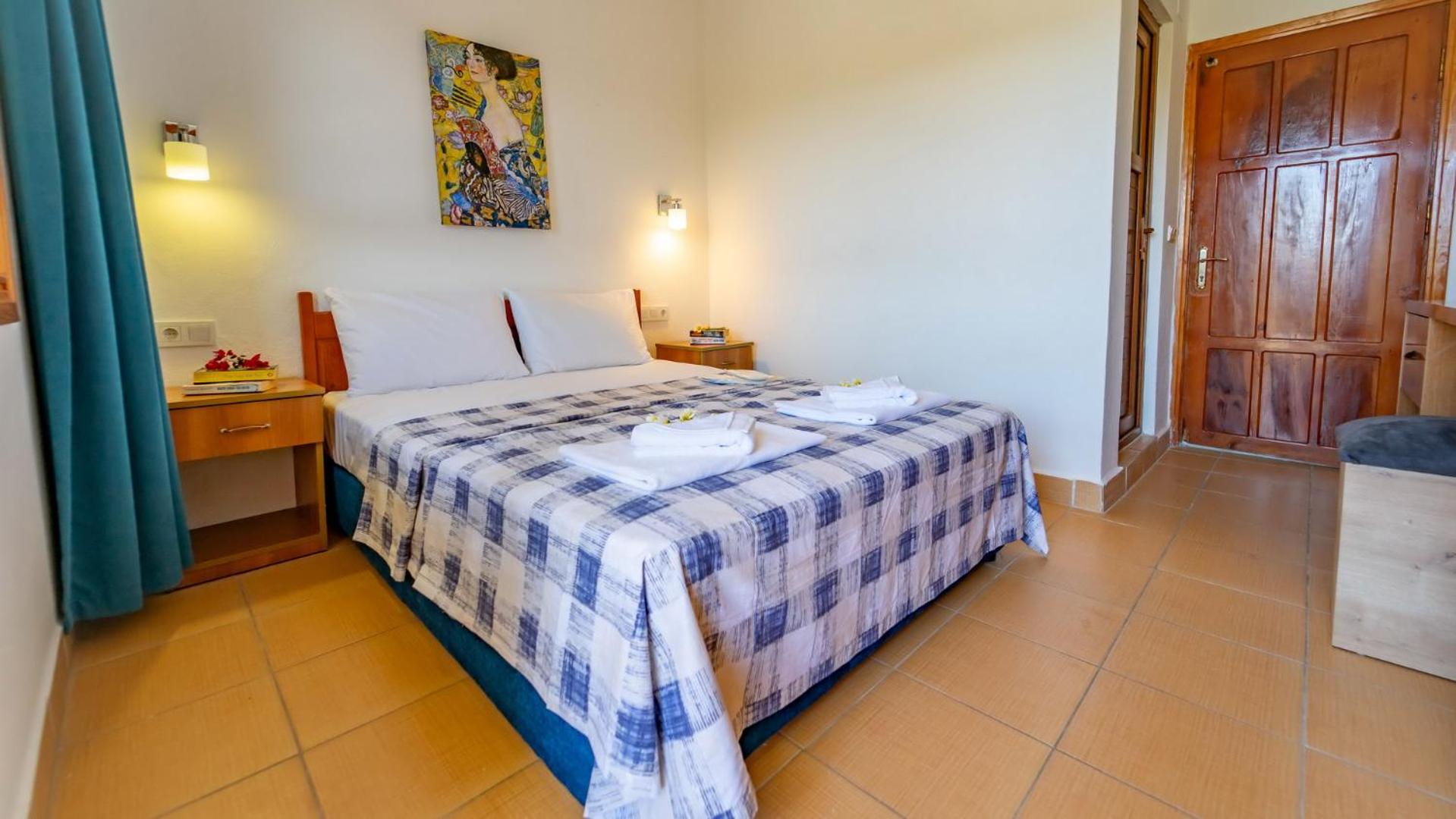 Double or Twin Room - Photo 4