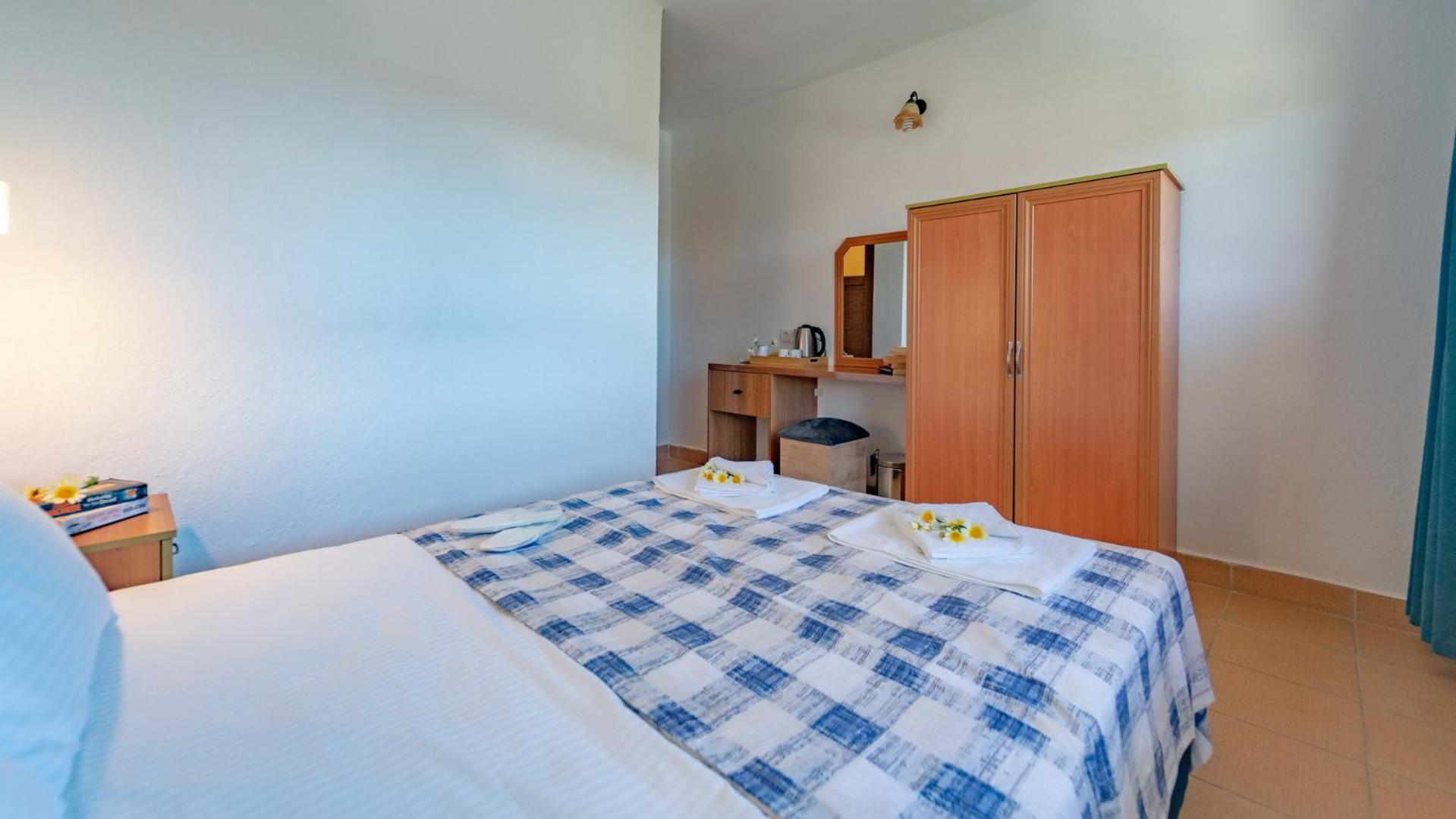 Double or Twin Room - Photo 7