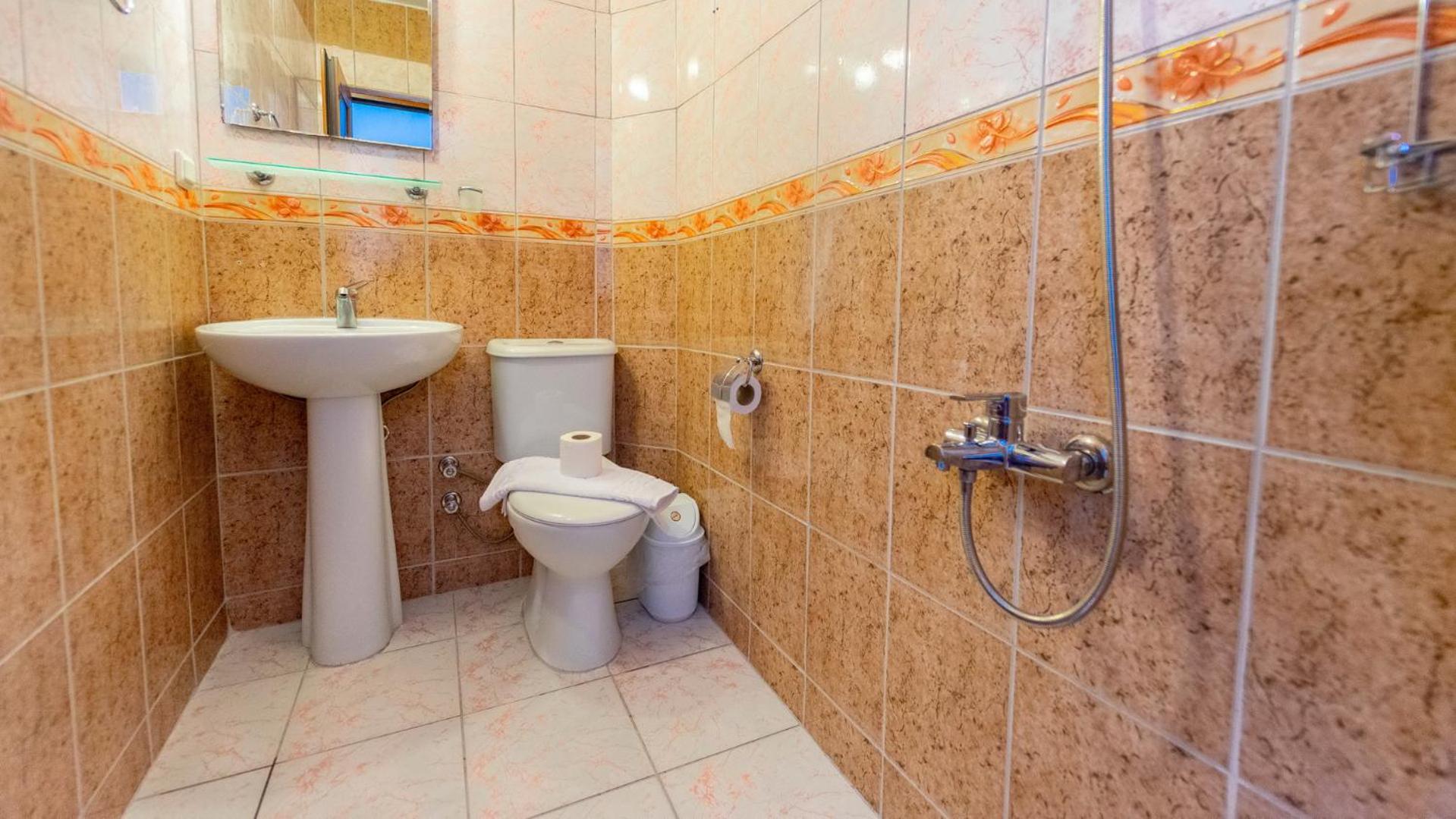 Double or Twin Room - Photo 6