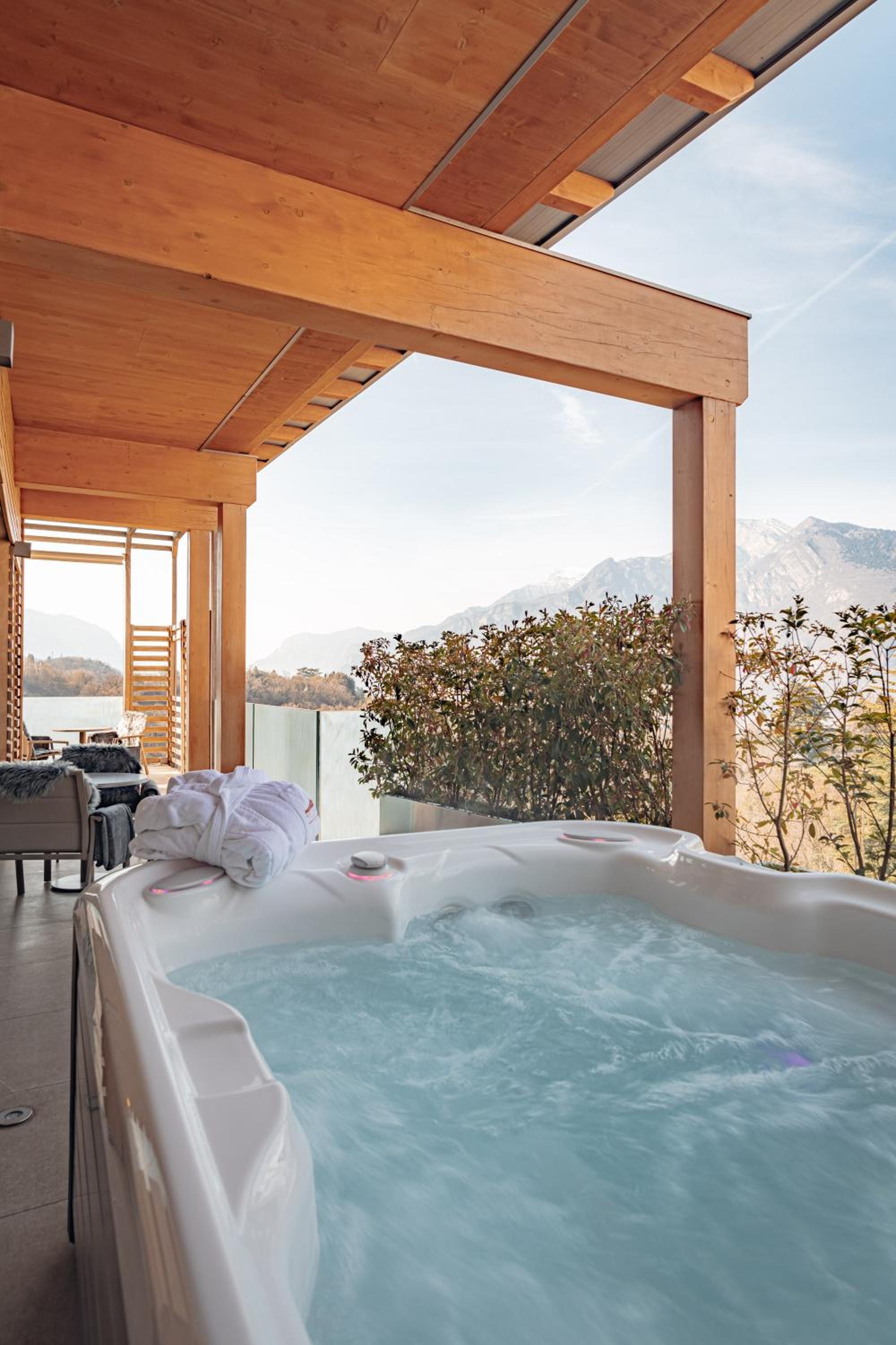 Junior Suite with Private Sauna and Hot Tub - Photo 17