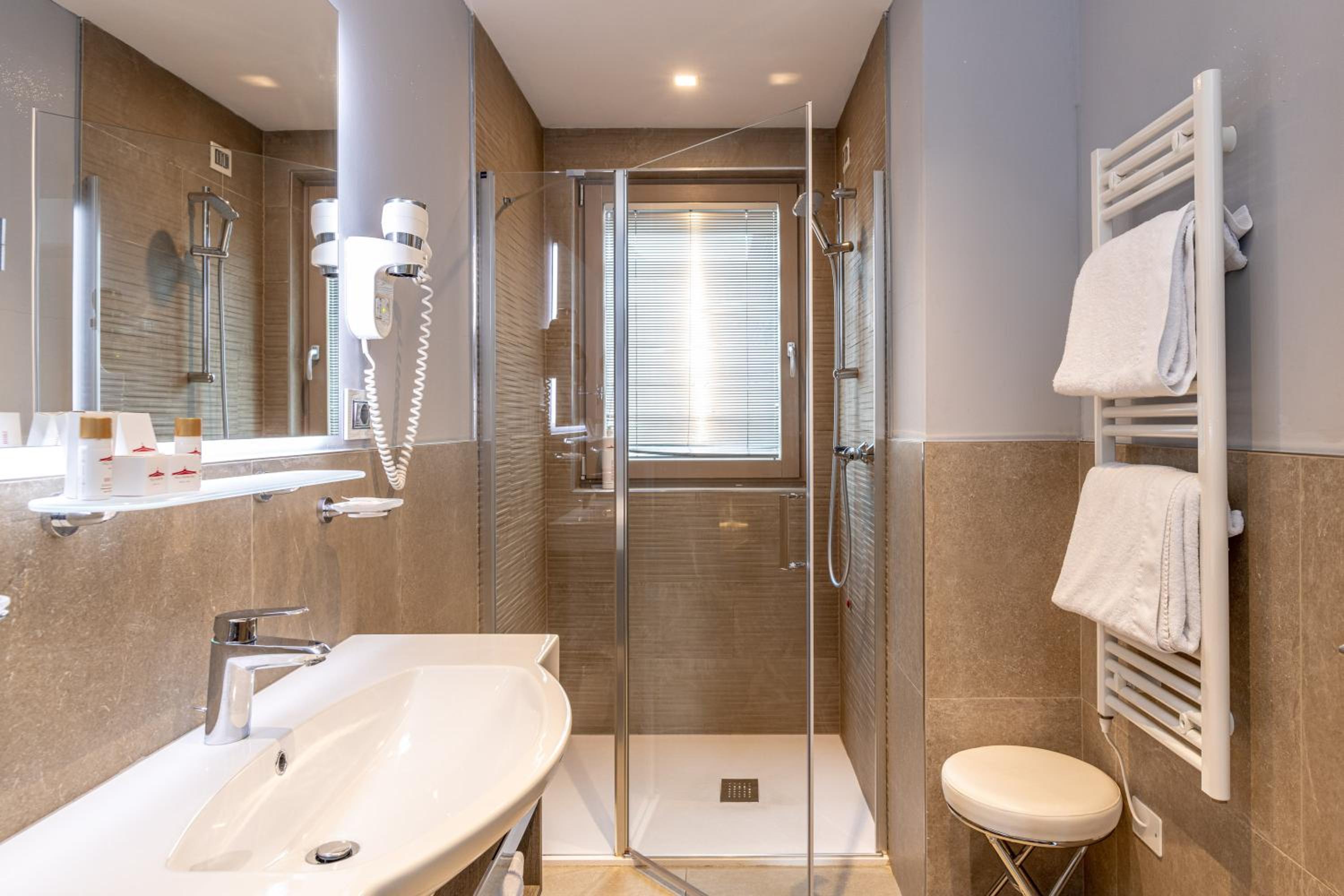 Junior Suite with Private Sauna and Hot Tub - Photo 3