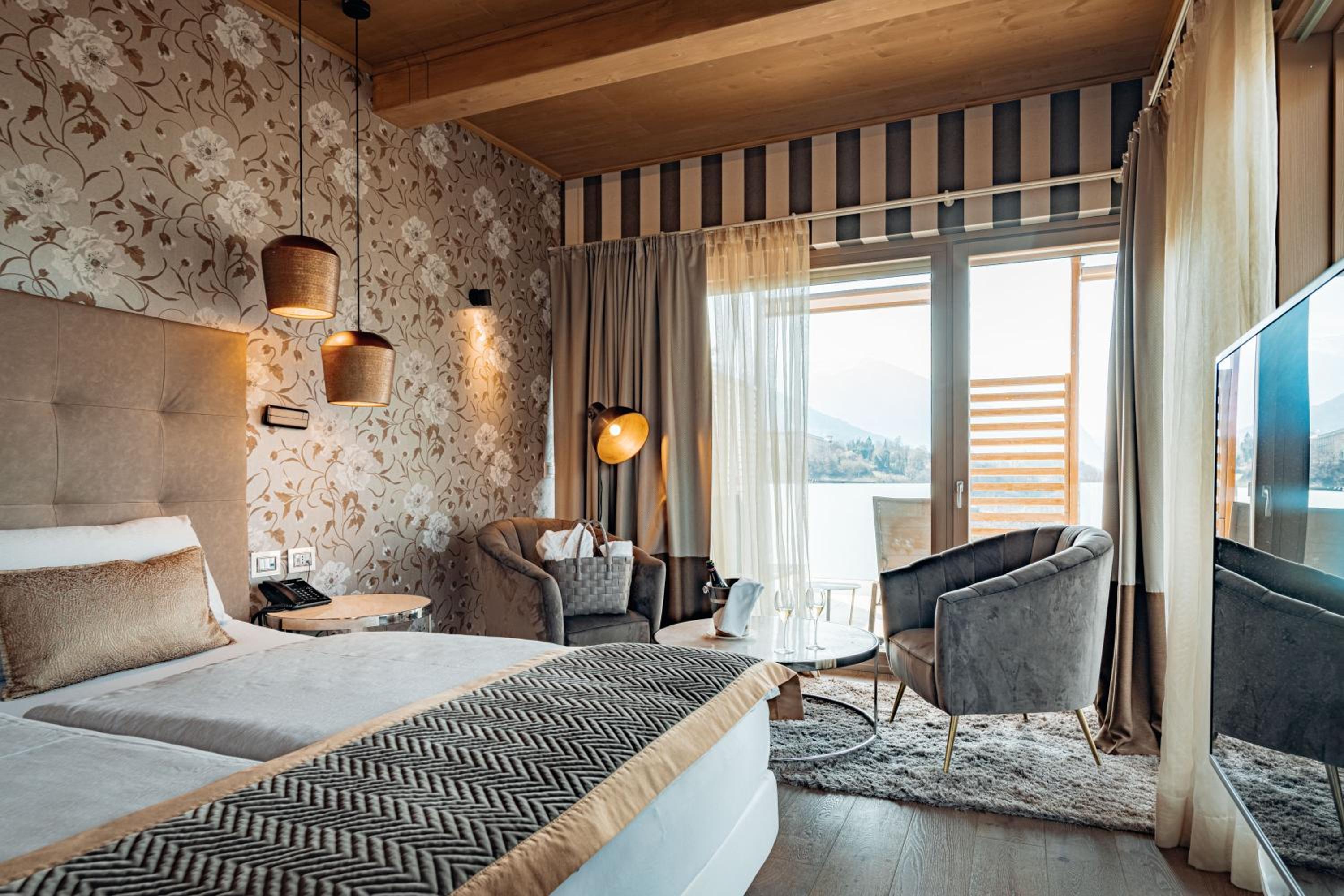 Junior Suite with Private Sauna and Hot Tub - Photo 1