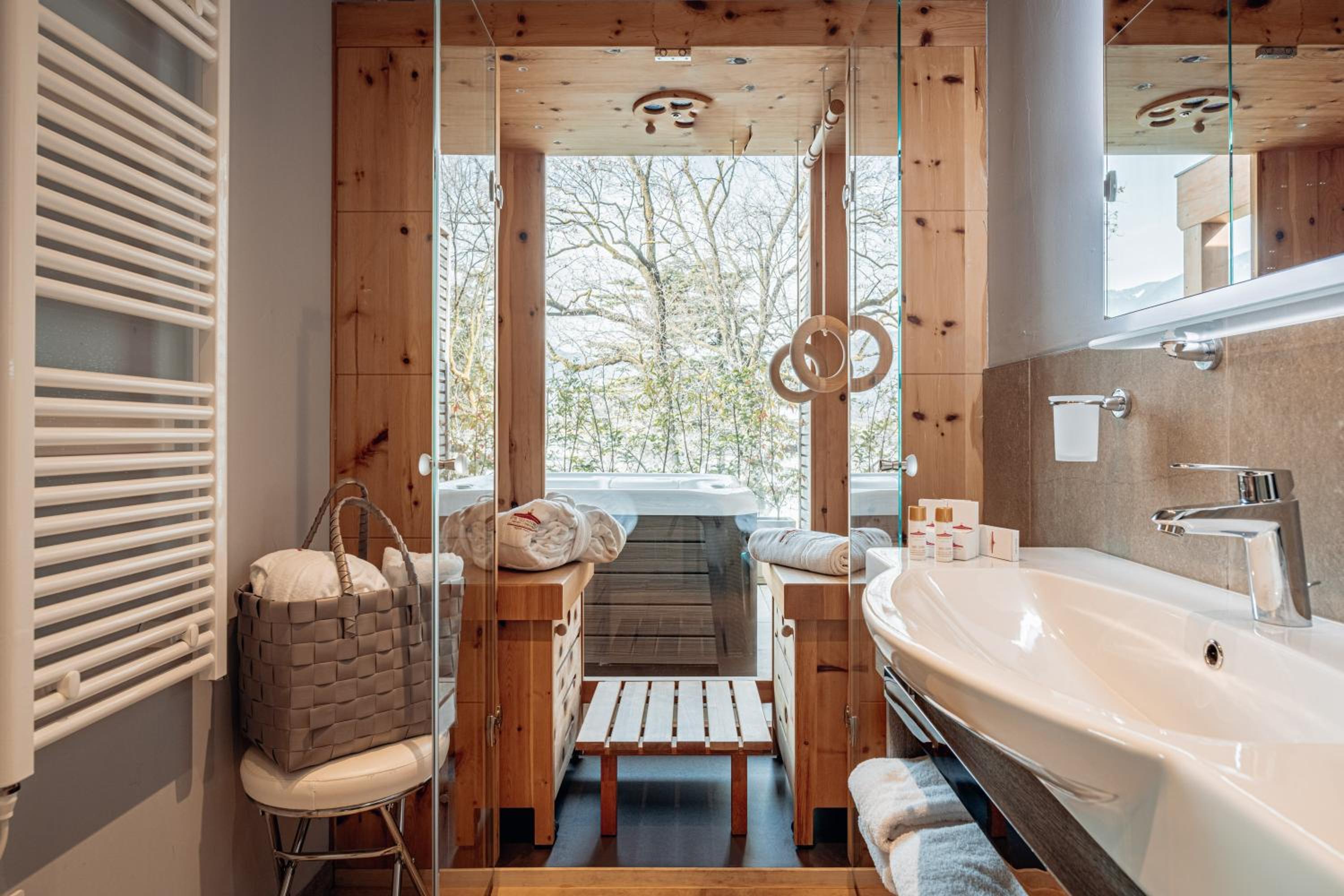 Junior Suite with Private Sauna and Hot Tub - Photo 2