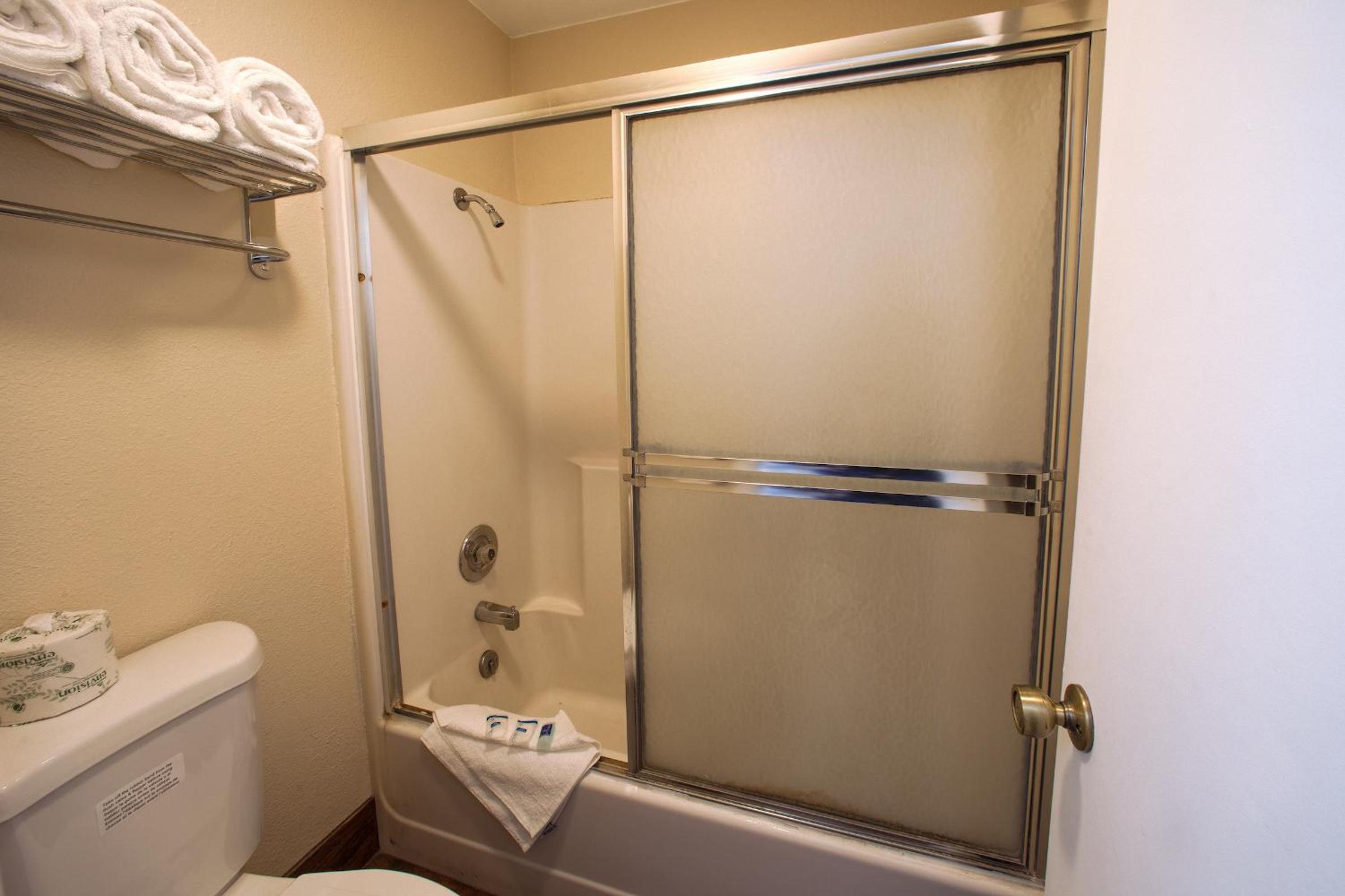King Room - Non-Smoking - Photo 3