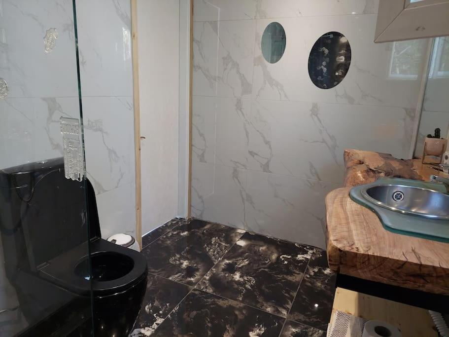 One-Bedroom House photo 2