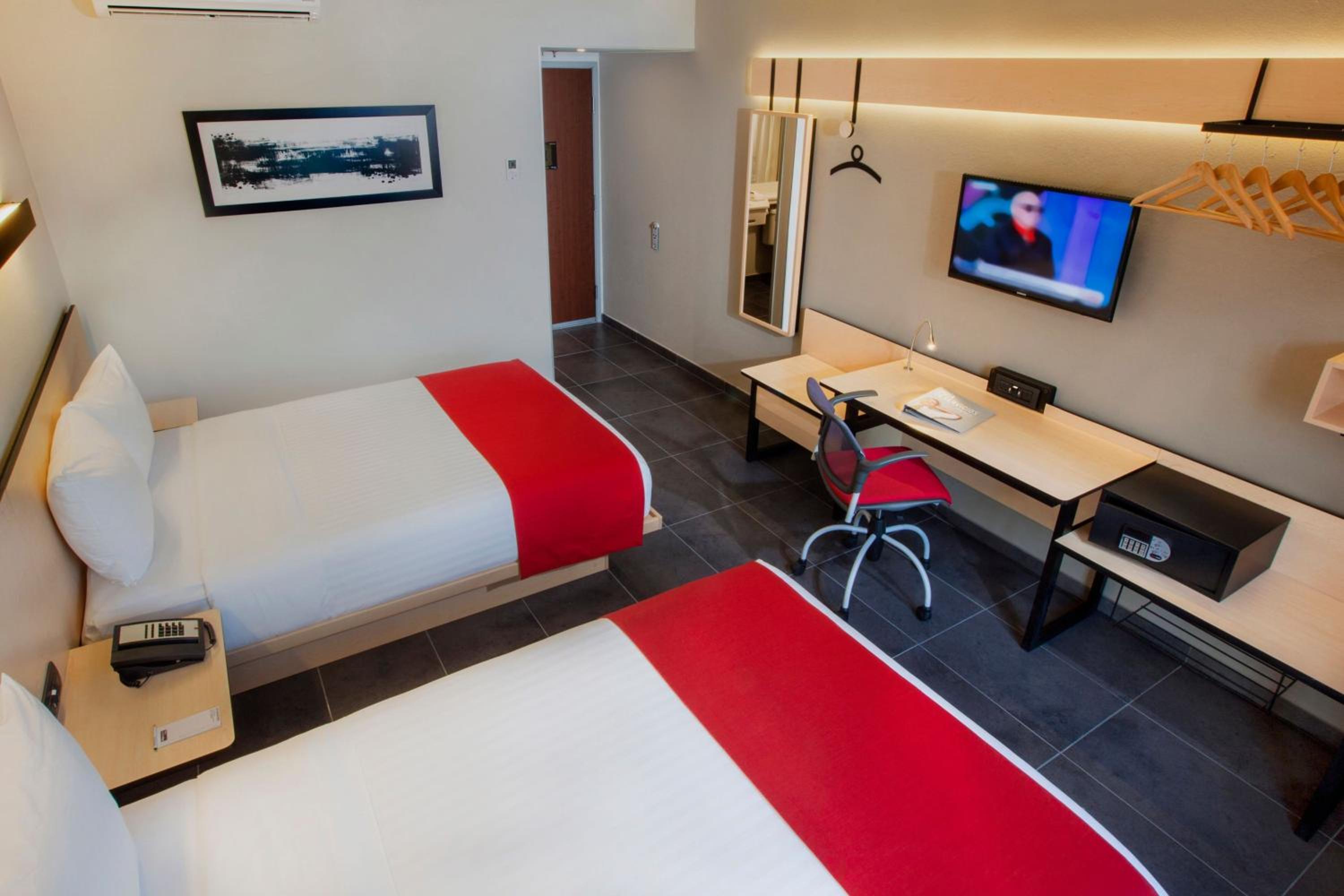 Double Room with Two Double Beds - Photo 4