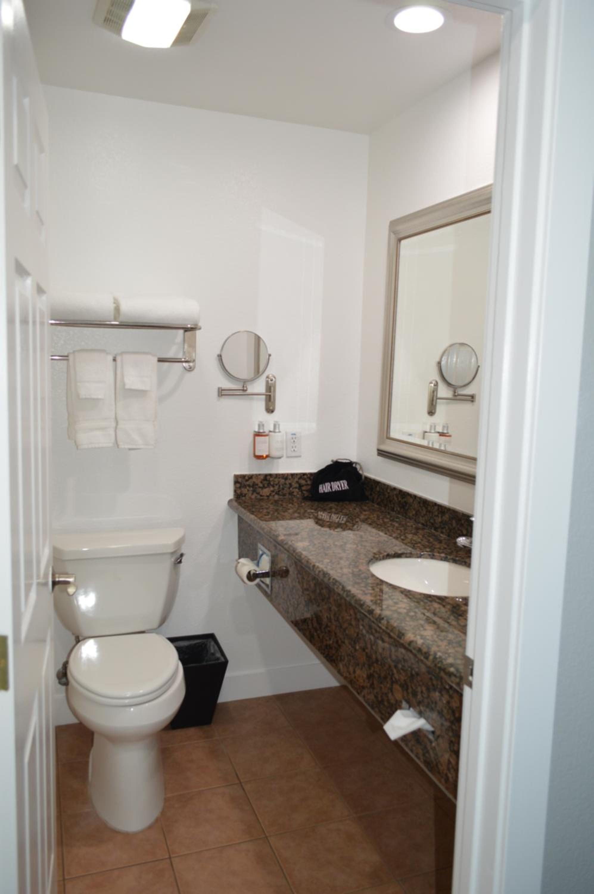 Queen Room with Two Queen Beds - Photo 19