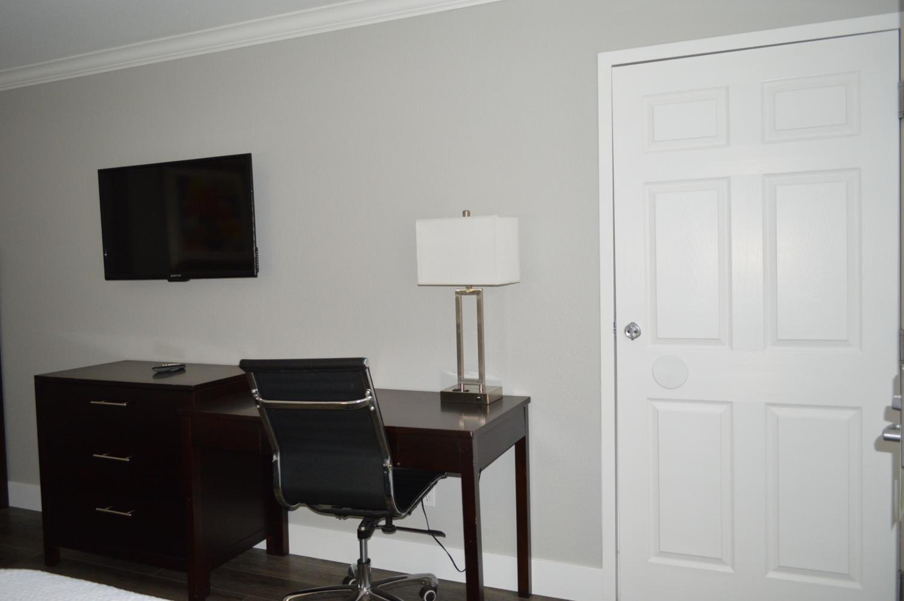 Queen Room with Two Queen Beds - Photo 1