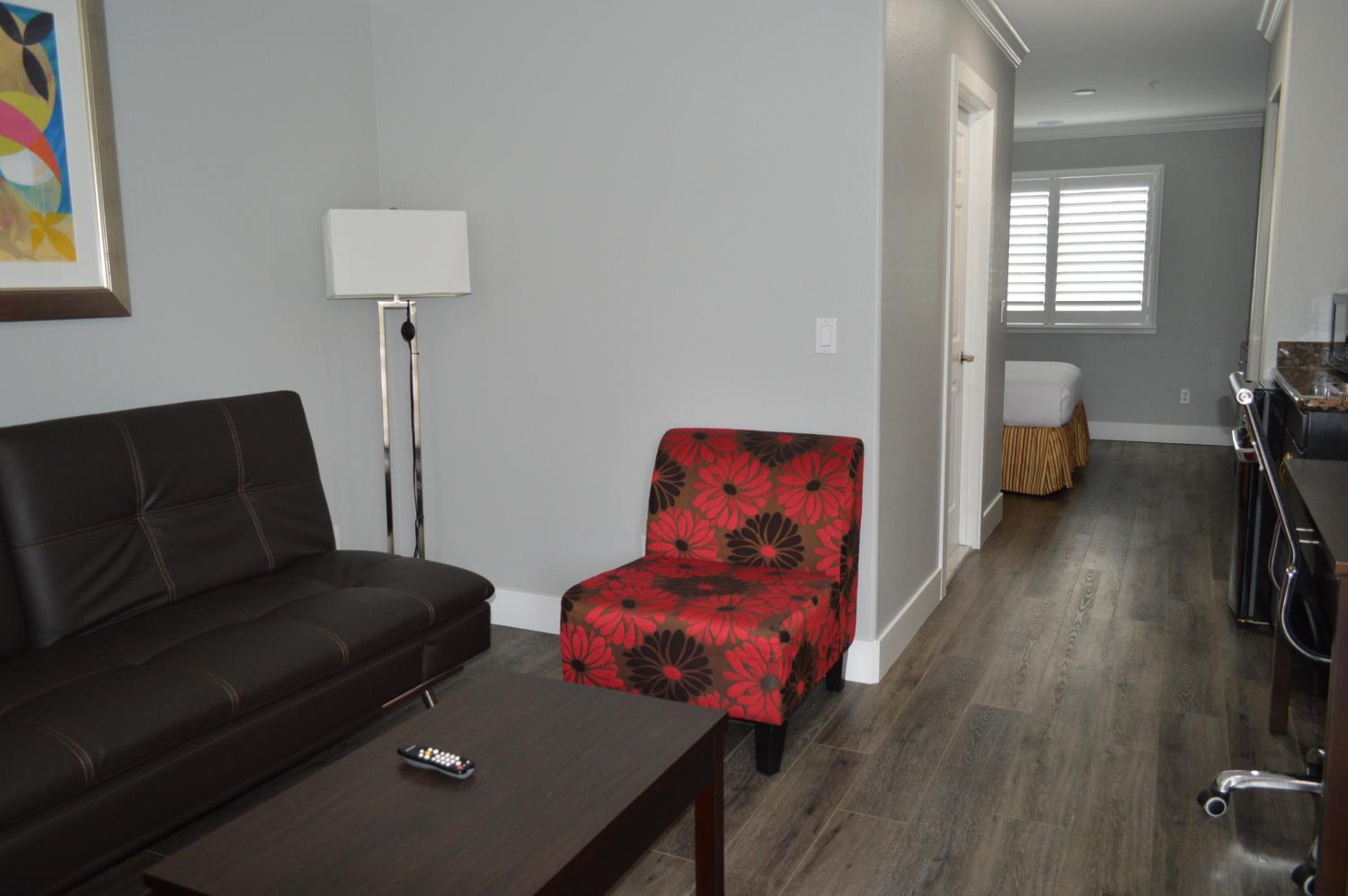 King Suite - Photo 6