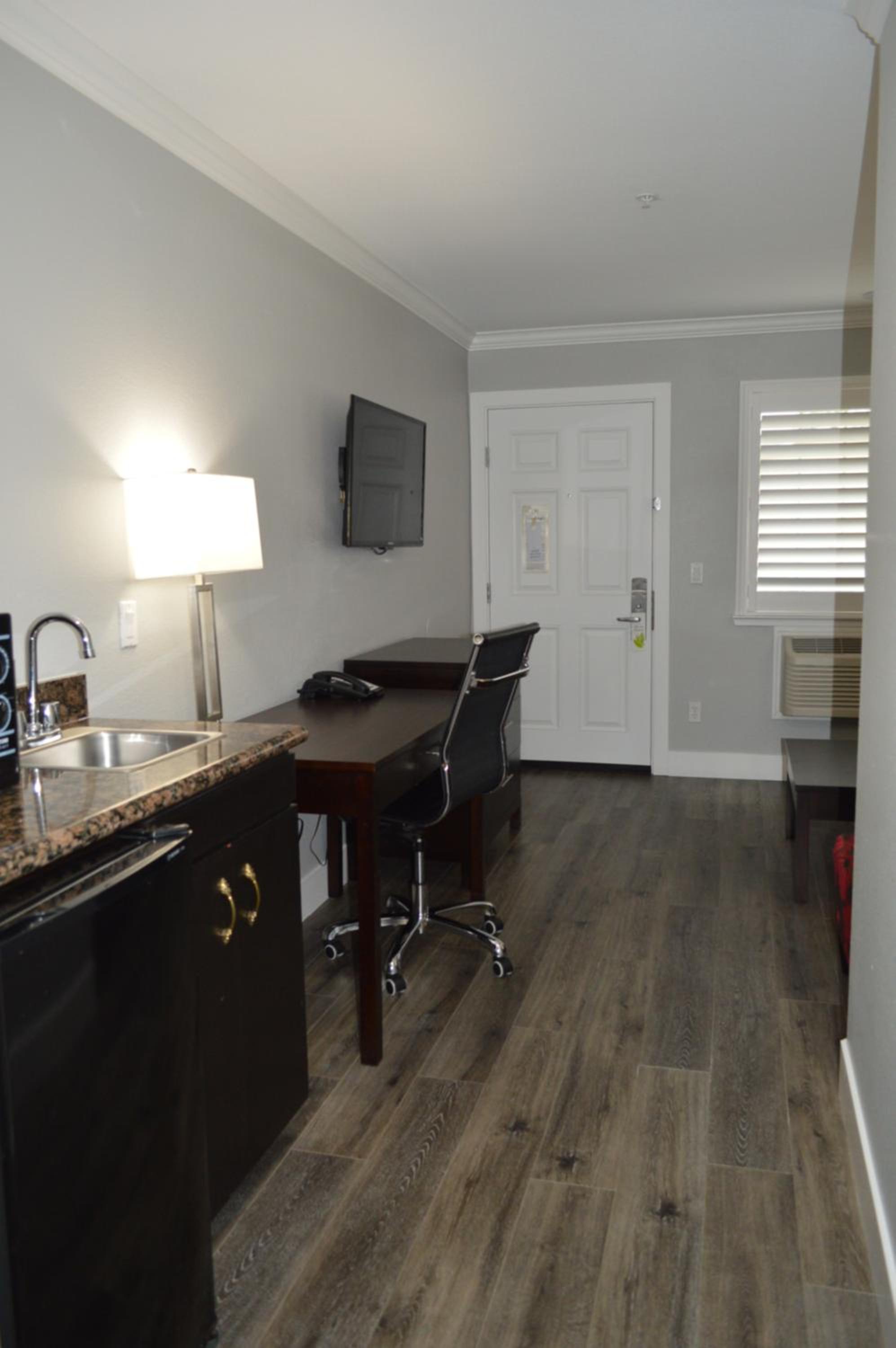 King Suite - Photo 7