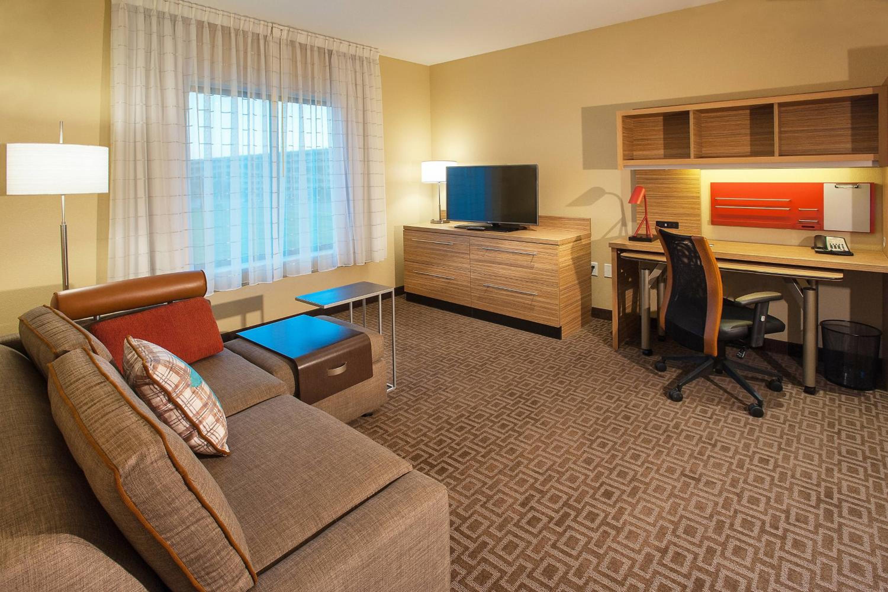 One-Bedroom King Suite with Sofa Bed photo 3