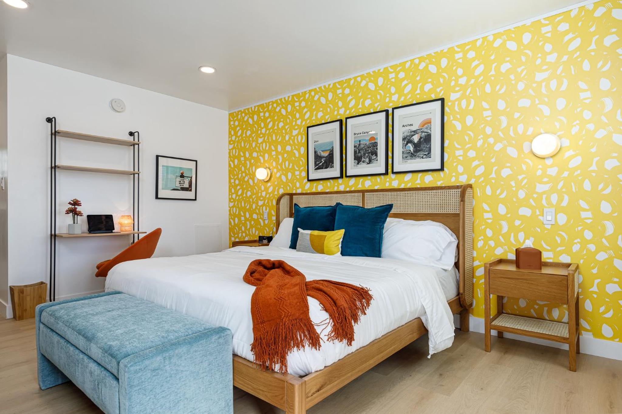Standard King Room photo 2