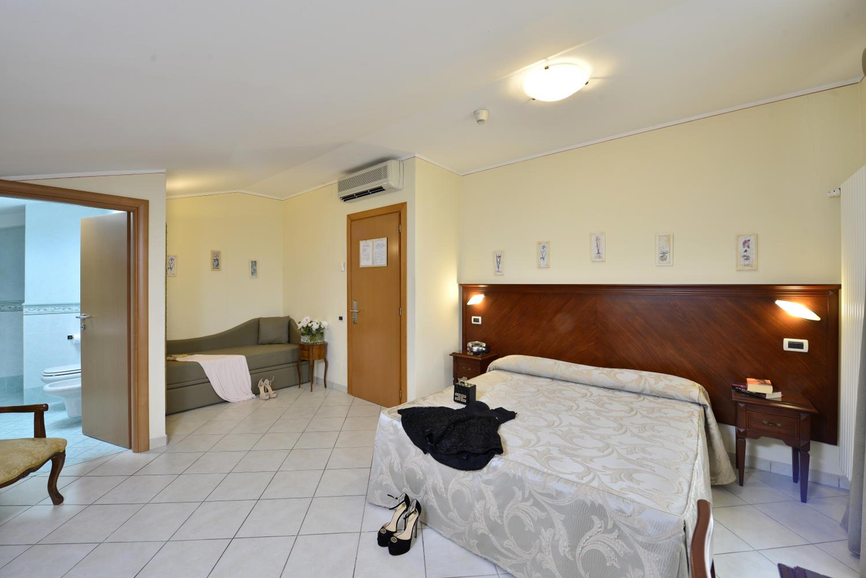 Triple Room - Photo 9