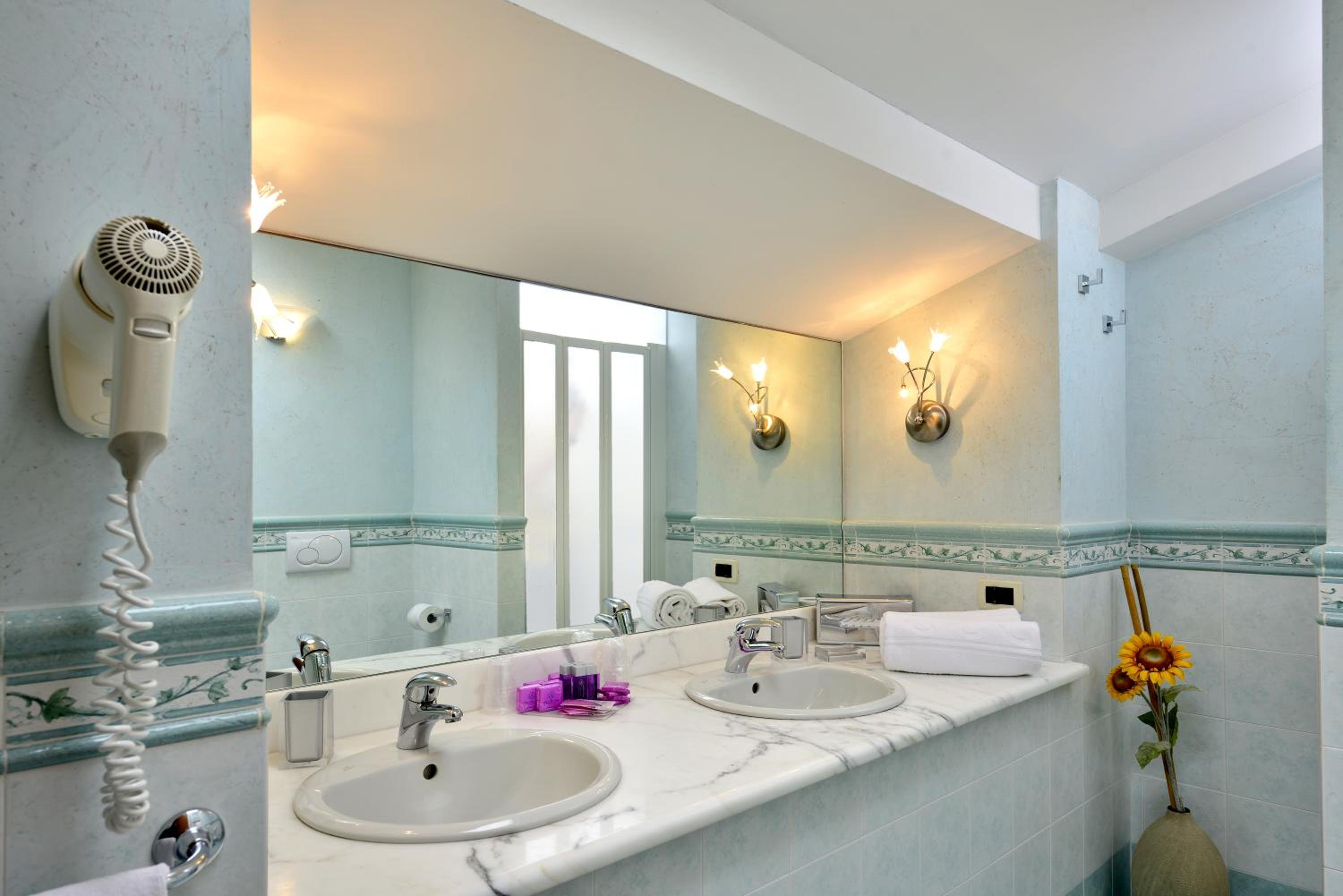 Triple Room - Photo 6
