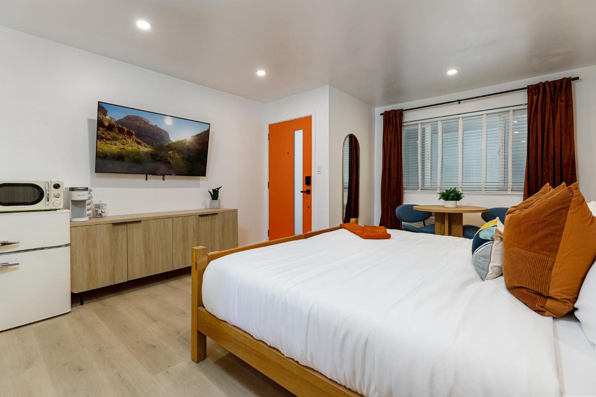 Deluxe King Suite