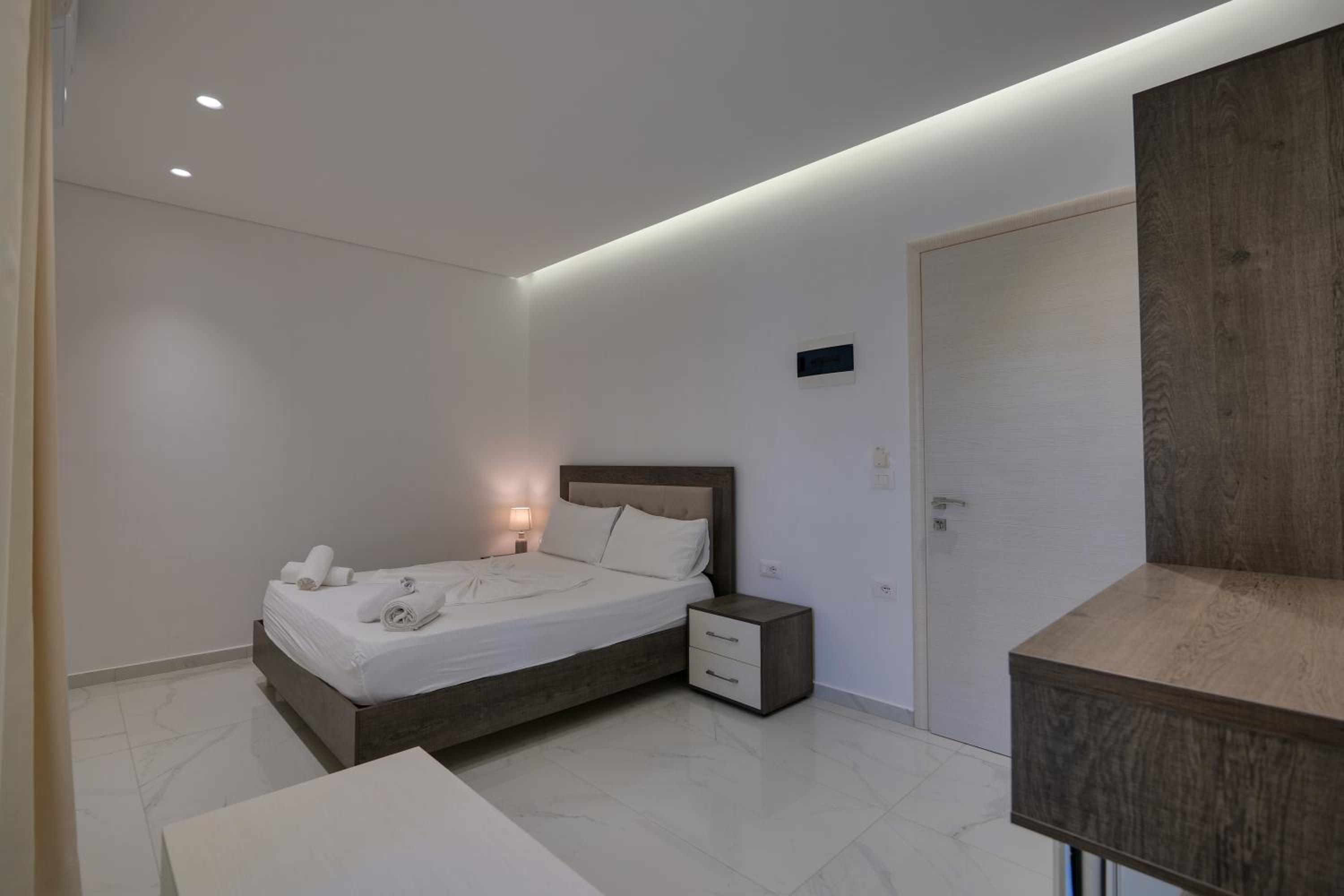 Deluxe Double Room with Balcony and Sea View