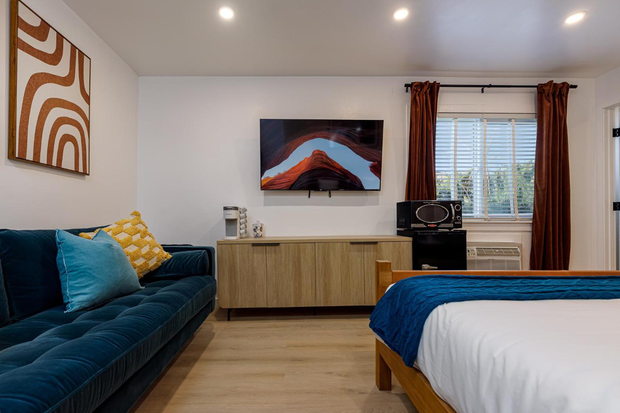 Deluxe King Room photo 2