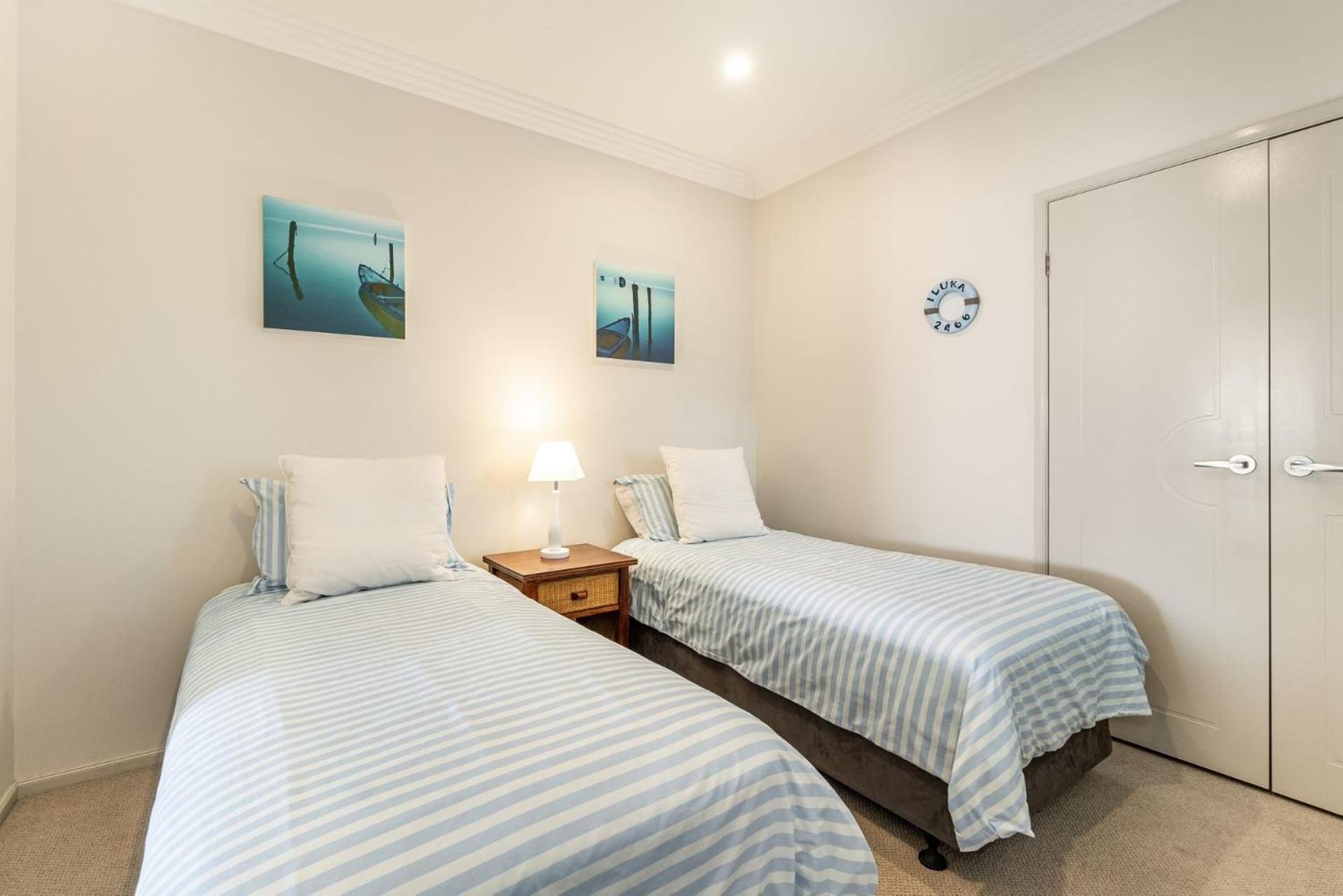 Five-Bedroom House photo 2