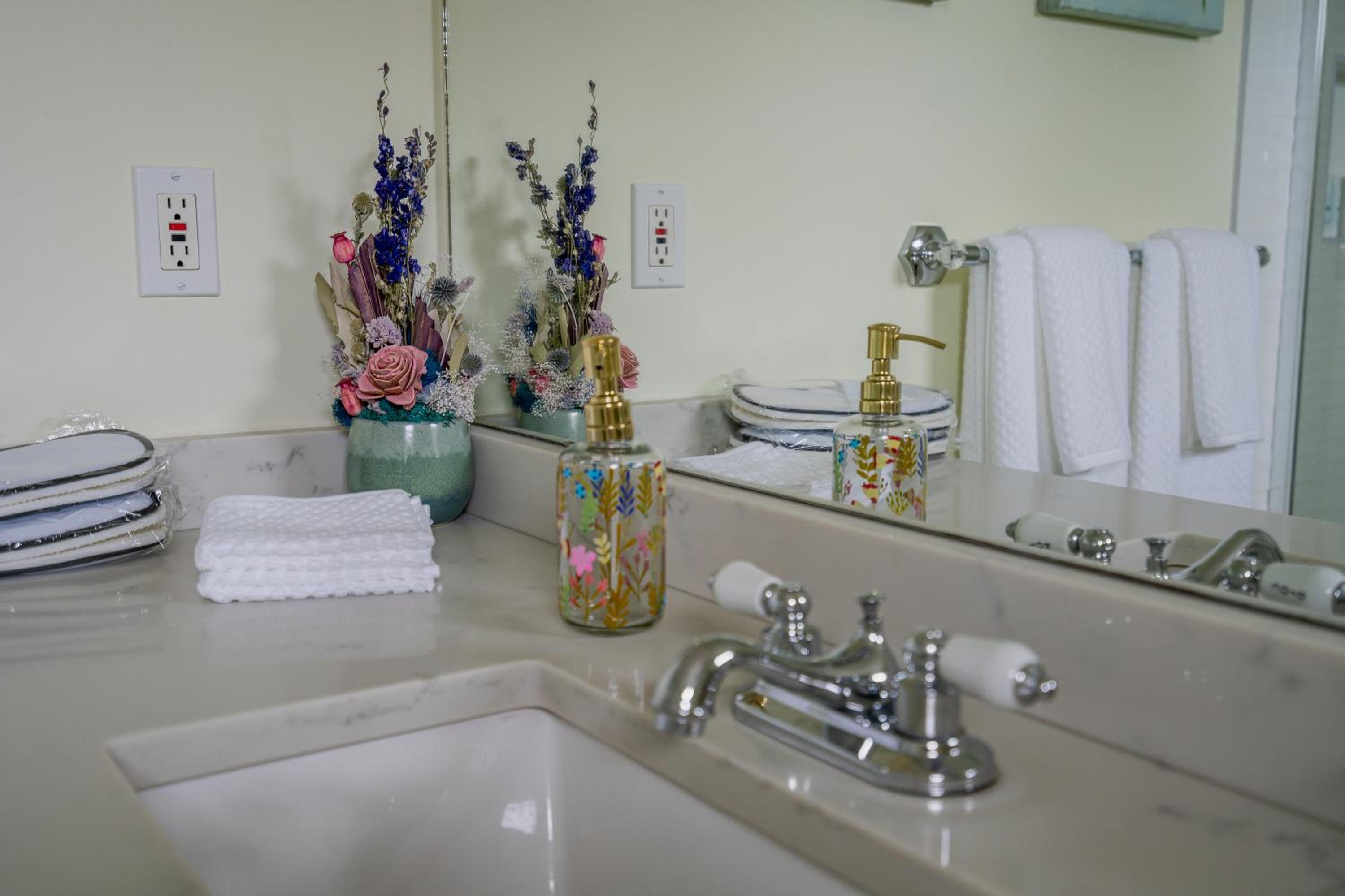 Deluxe Double or Twin Room with Pool View