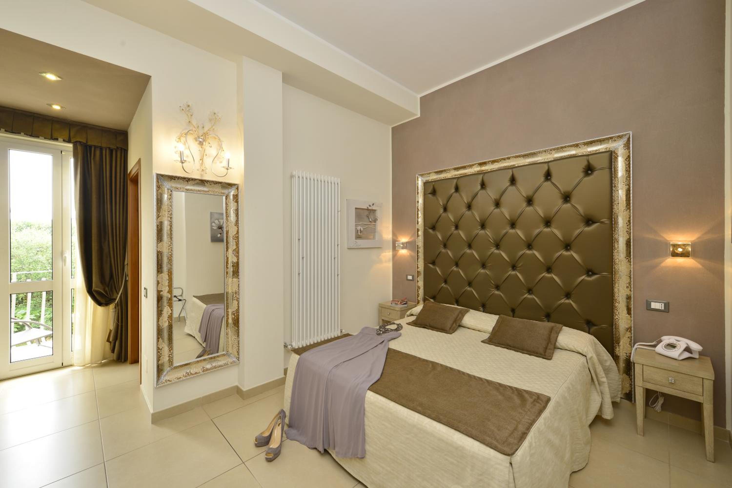 Deluxe Double or Twin Room - Photo 16