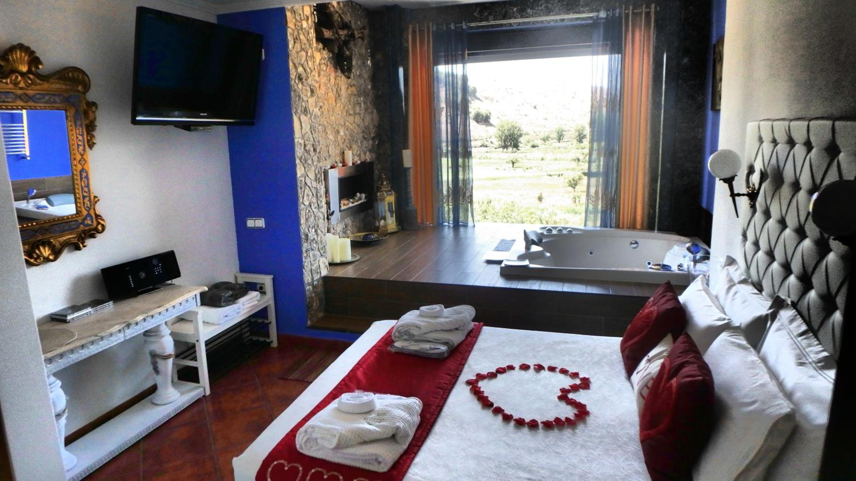 Two-Bedroom House (2-6 Adults) - Photo 89